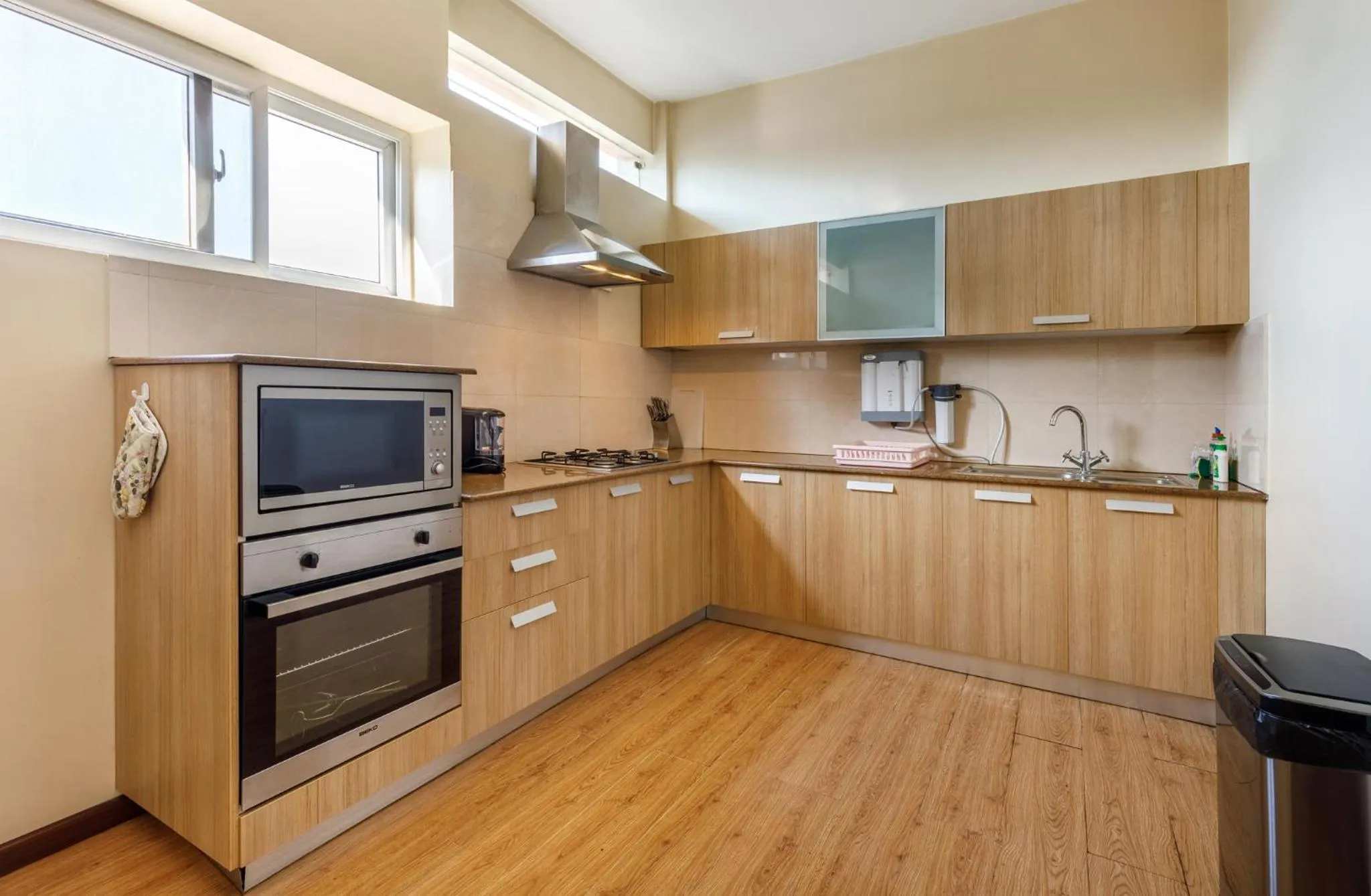 Kitchen or kitchenette in Shaligram Hotel