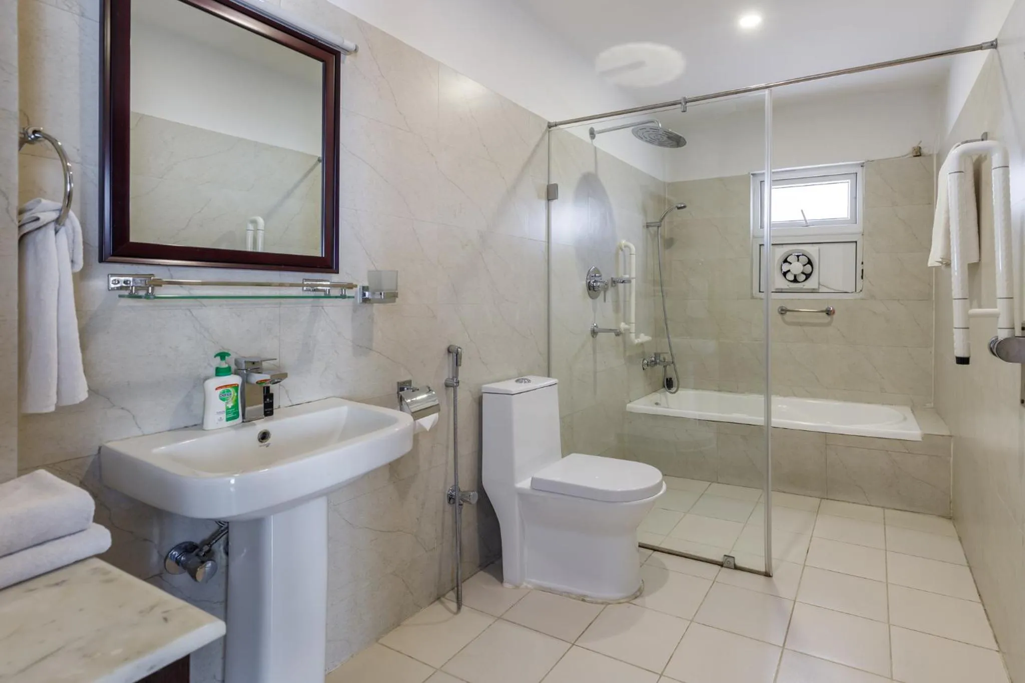 Shower in Shaligram Hotel