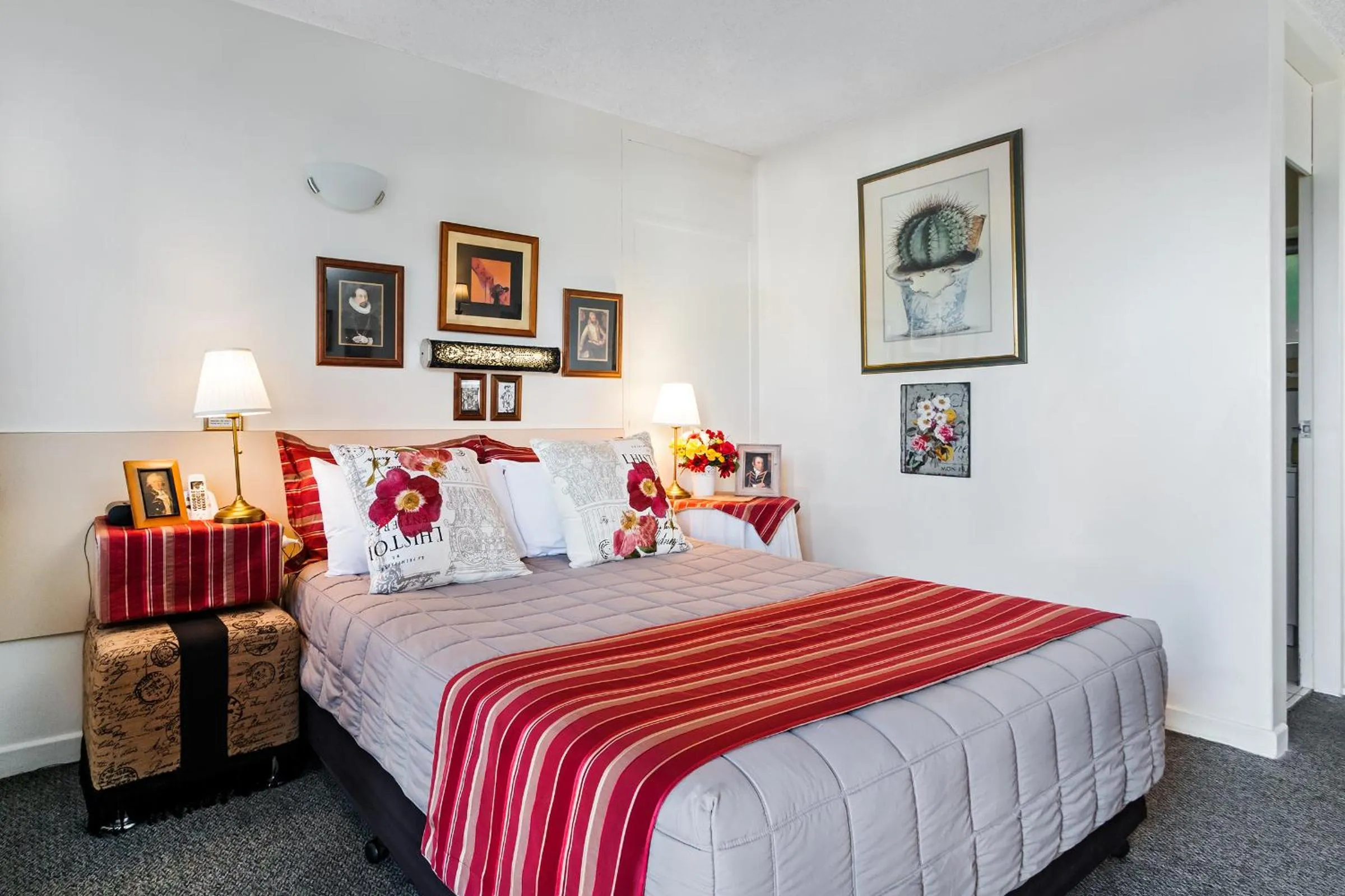 Bed in Airport Riverview Motel