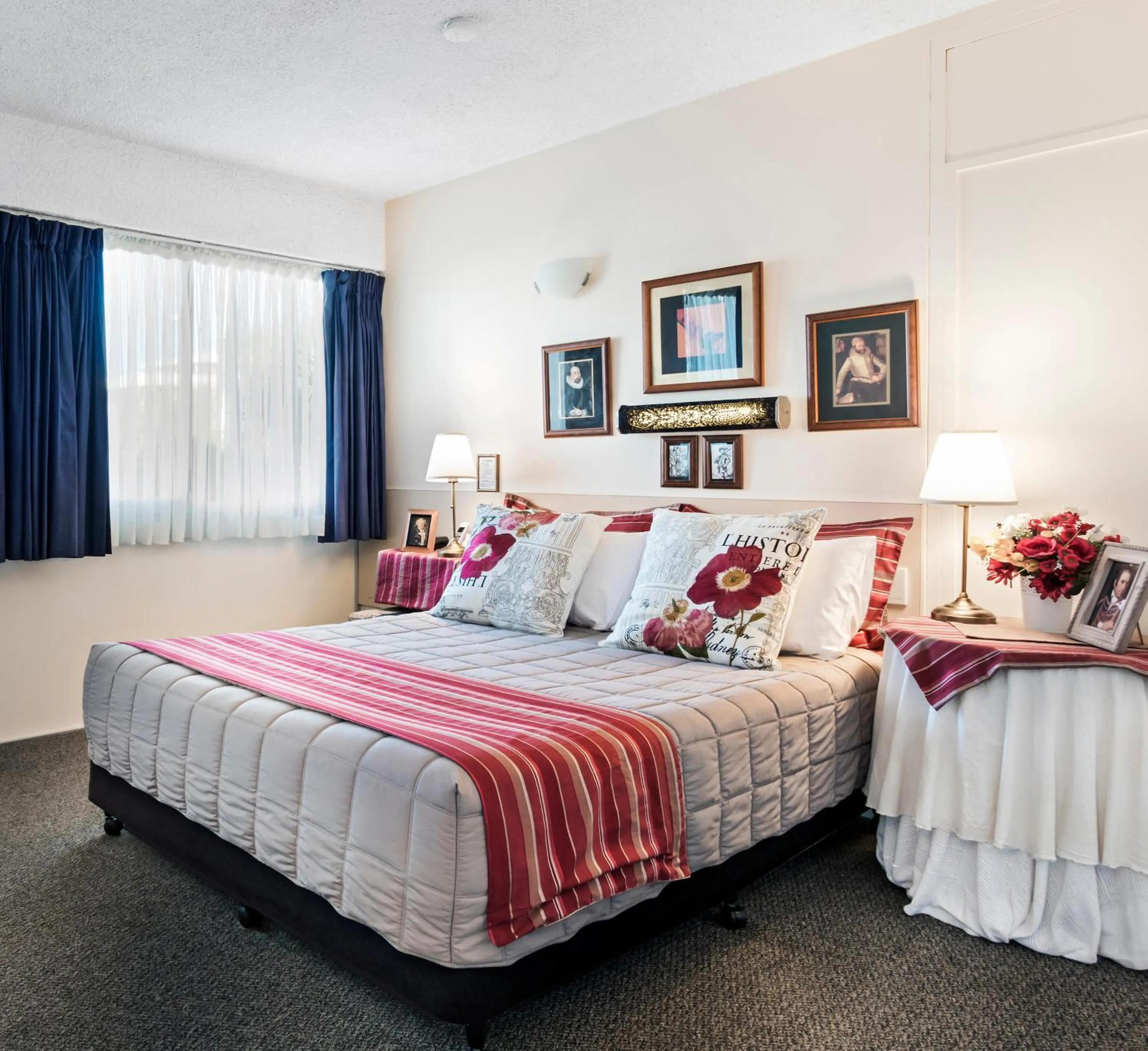 Bed in Airport Riverview Motel