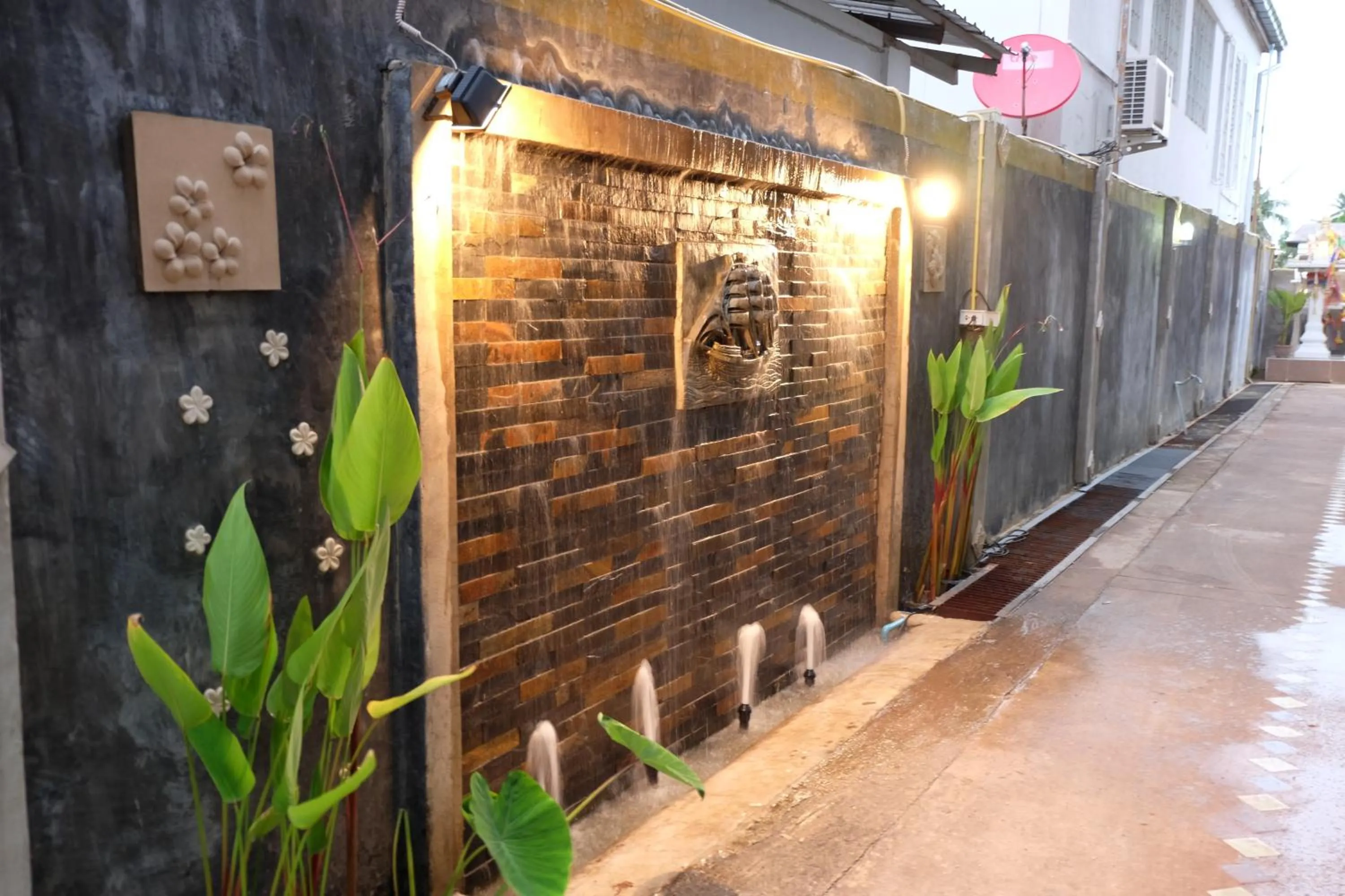 Decorative detail in Puangpech Place