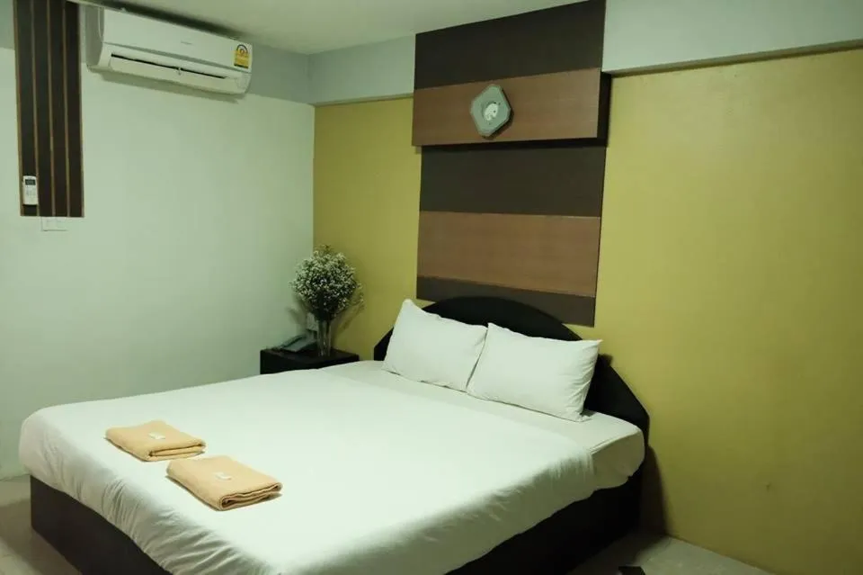 Bed in Puangpech Place