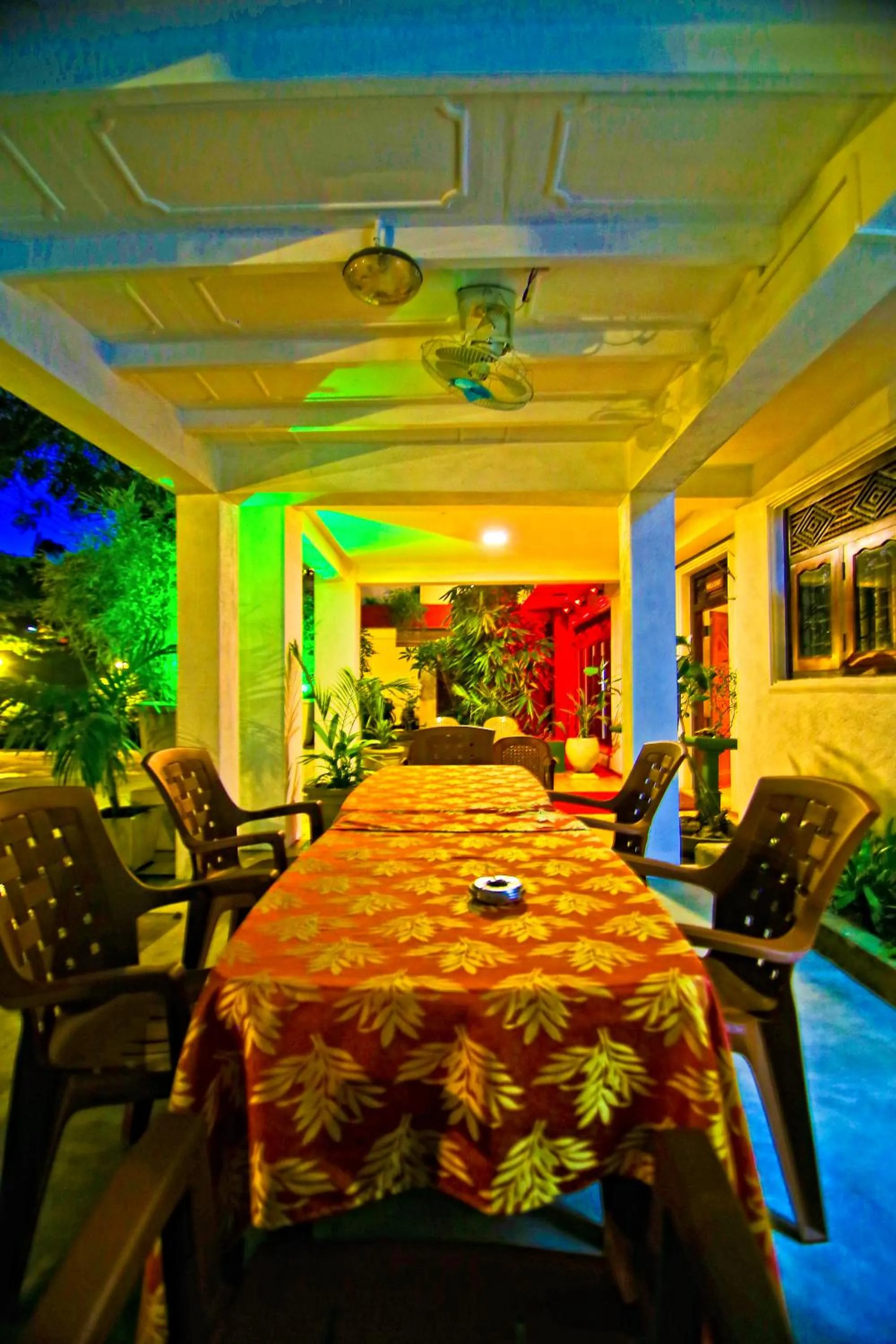 Restaurant/places to eat in Thilaka City Hotel