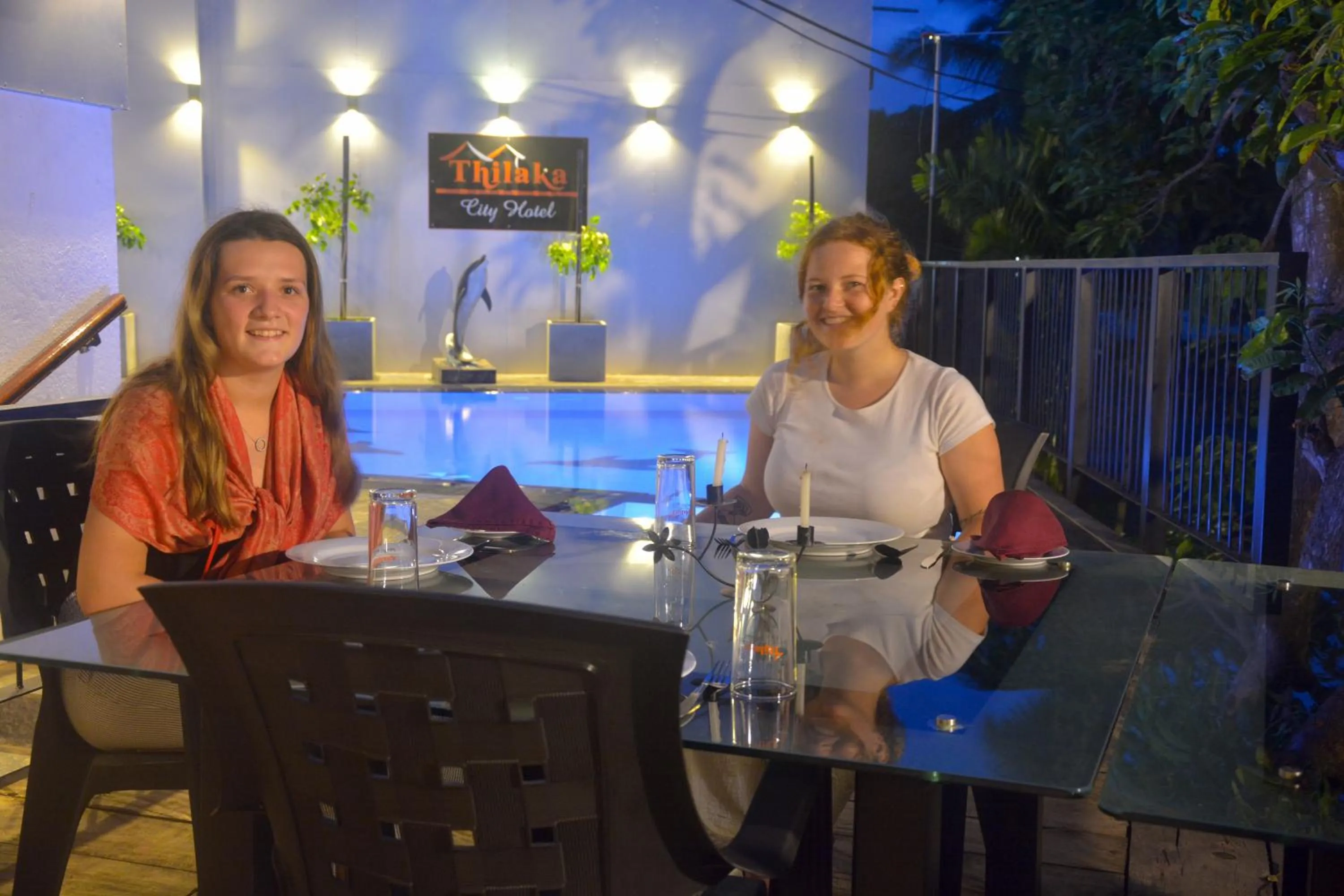 Restaurant/places to eat in Thilaka City Hotel