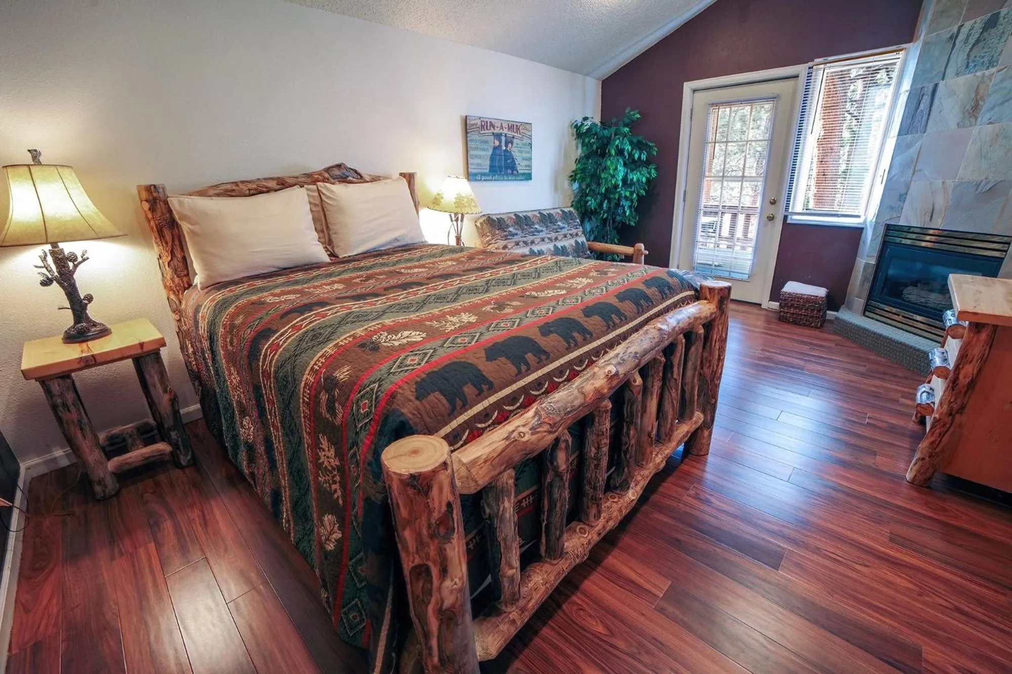 Bed in Fawn Valley Inn- 295 condo