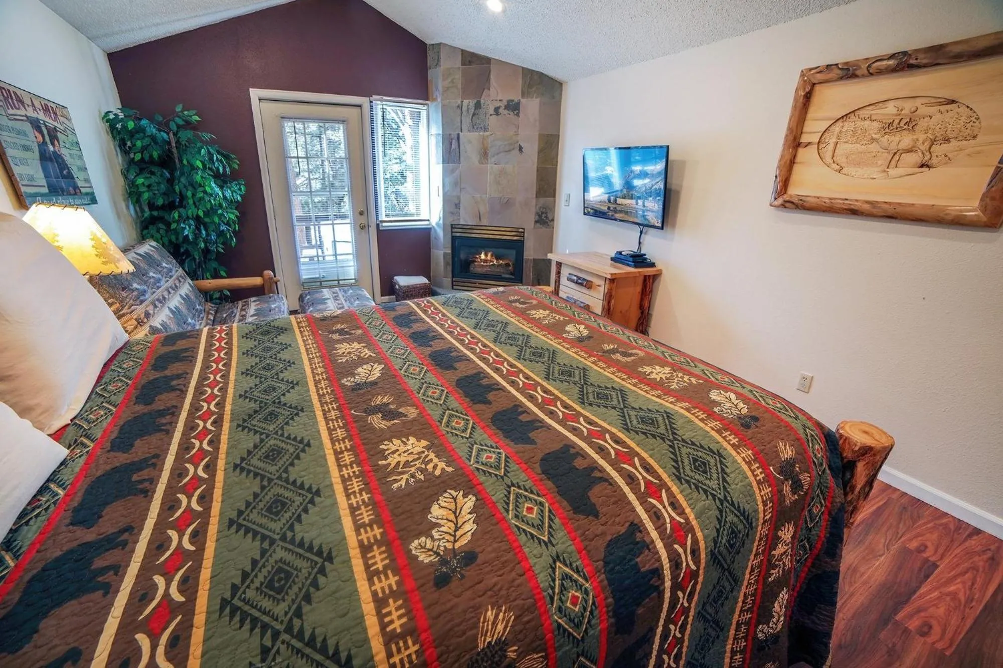 Bed in Fawn Valley Inn- 295 condo