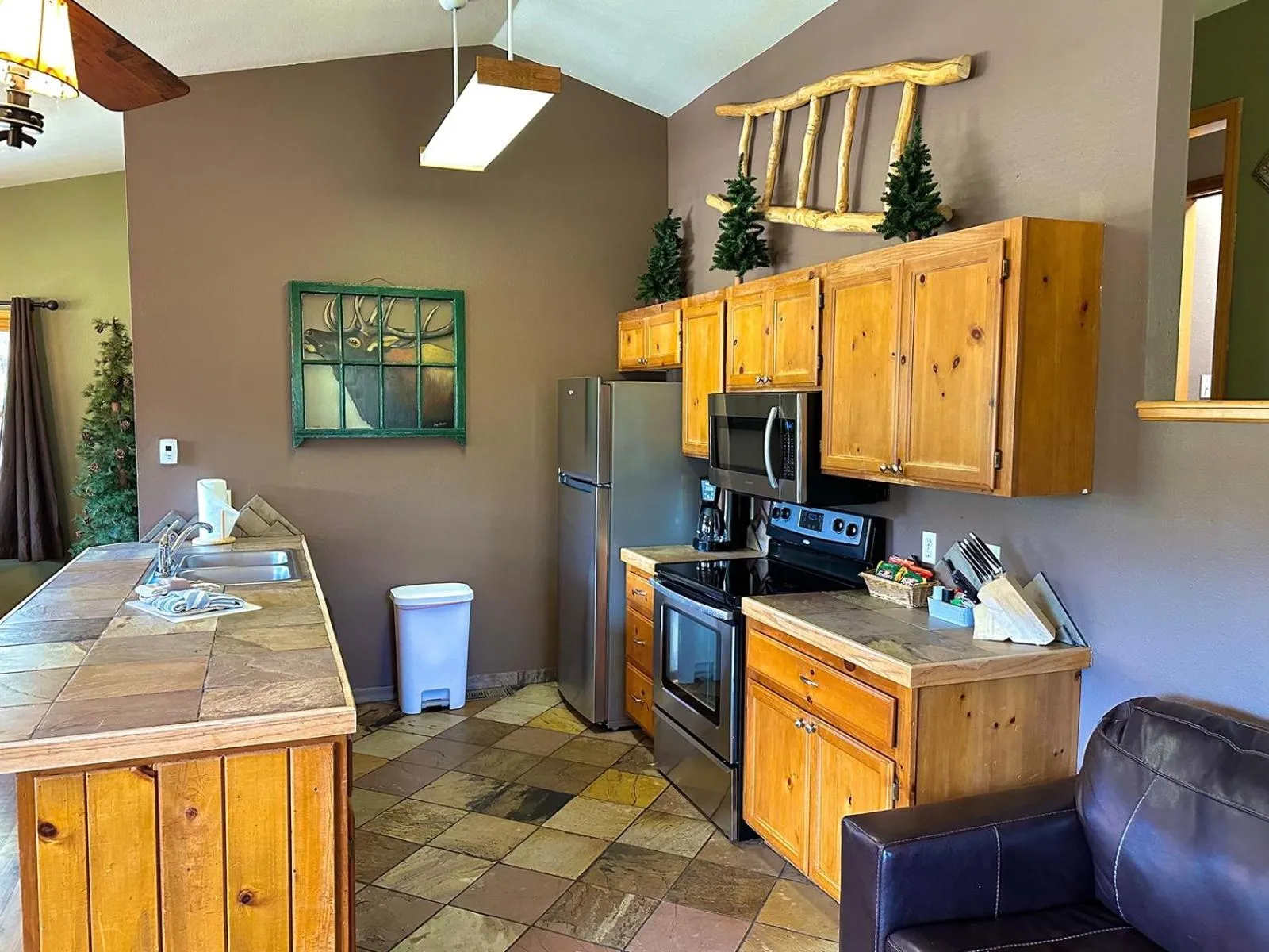 Lazy R Cottages- 15 cabin