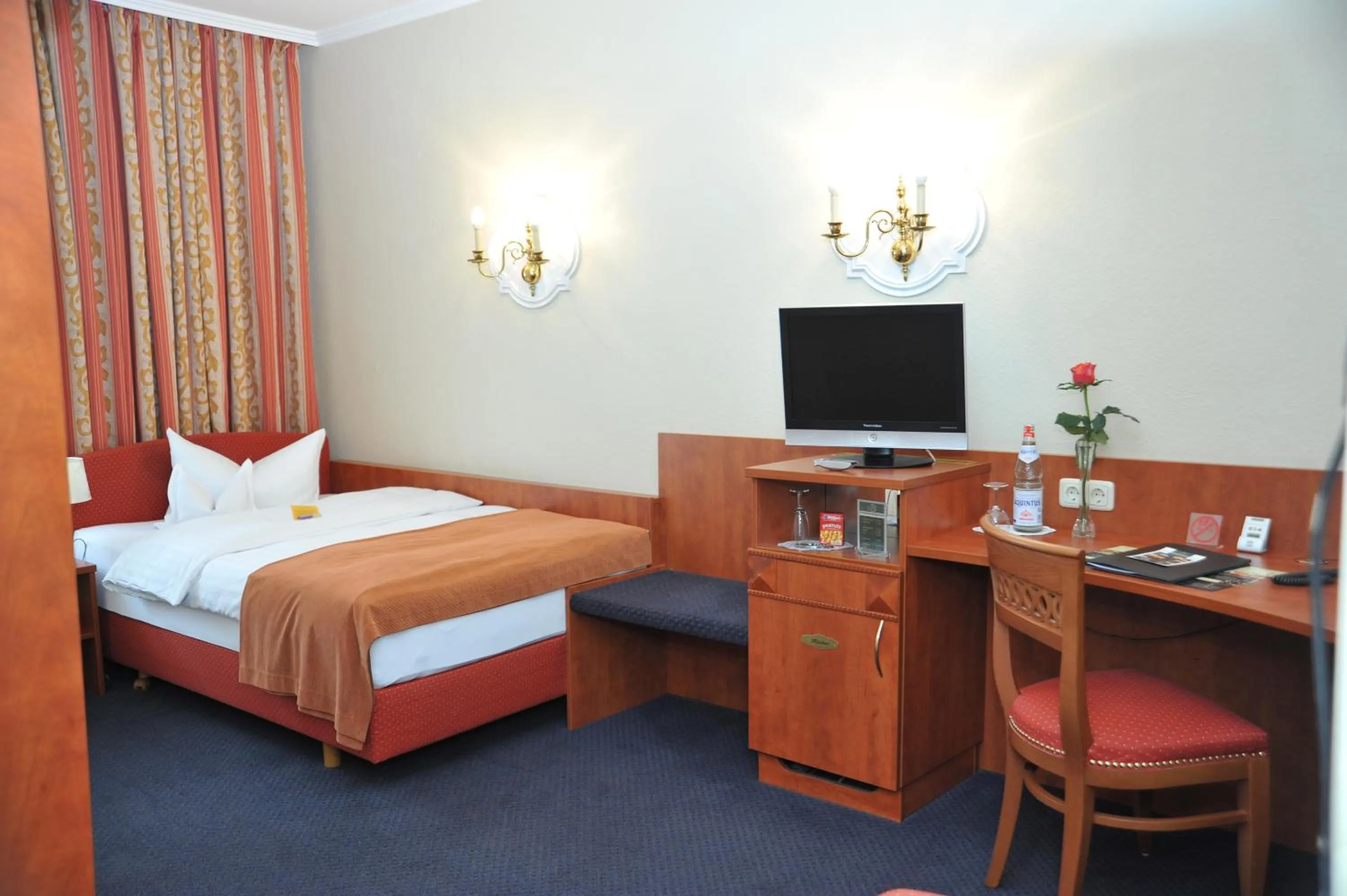 Bed in Hotel Rheinischer Hof