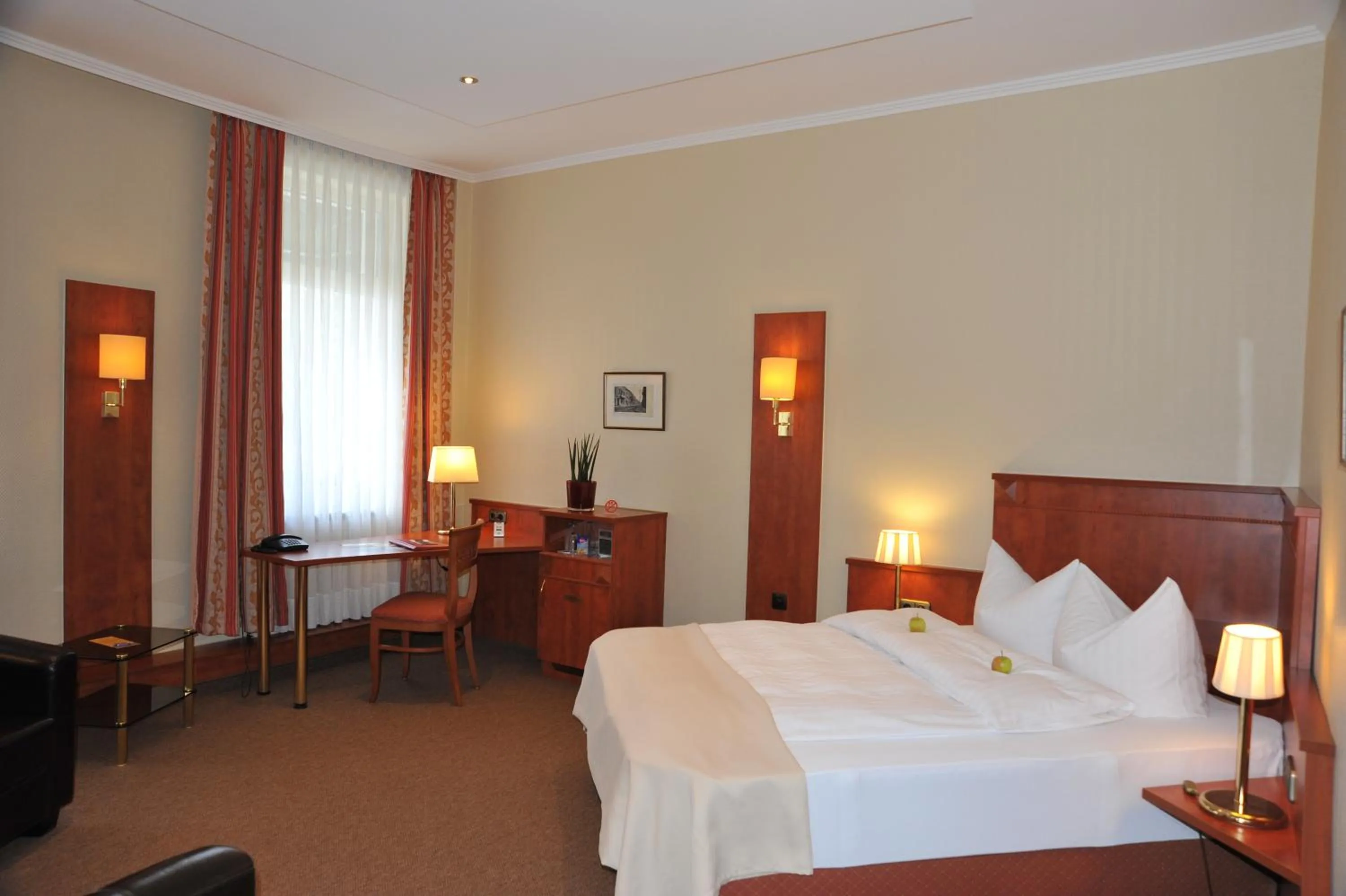Bed in Hotel Rheinischer Hof