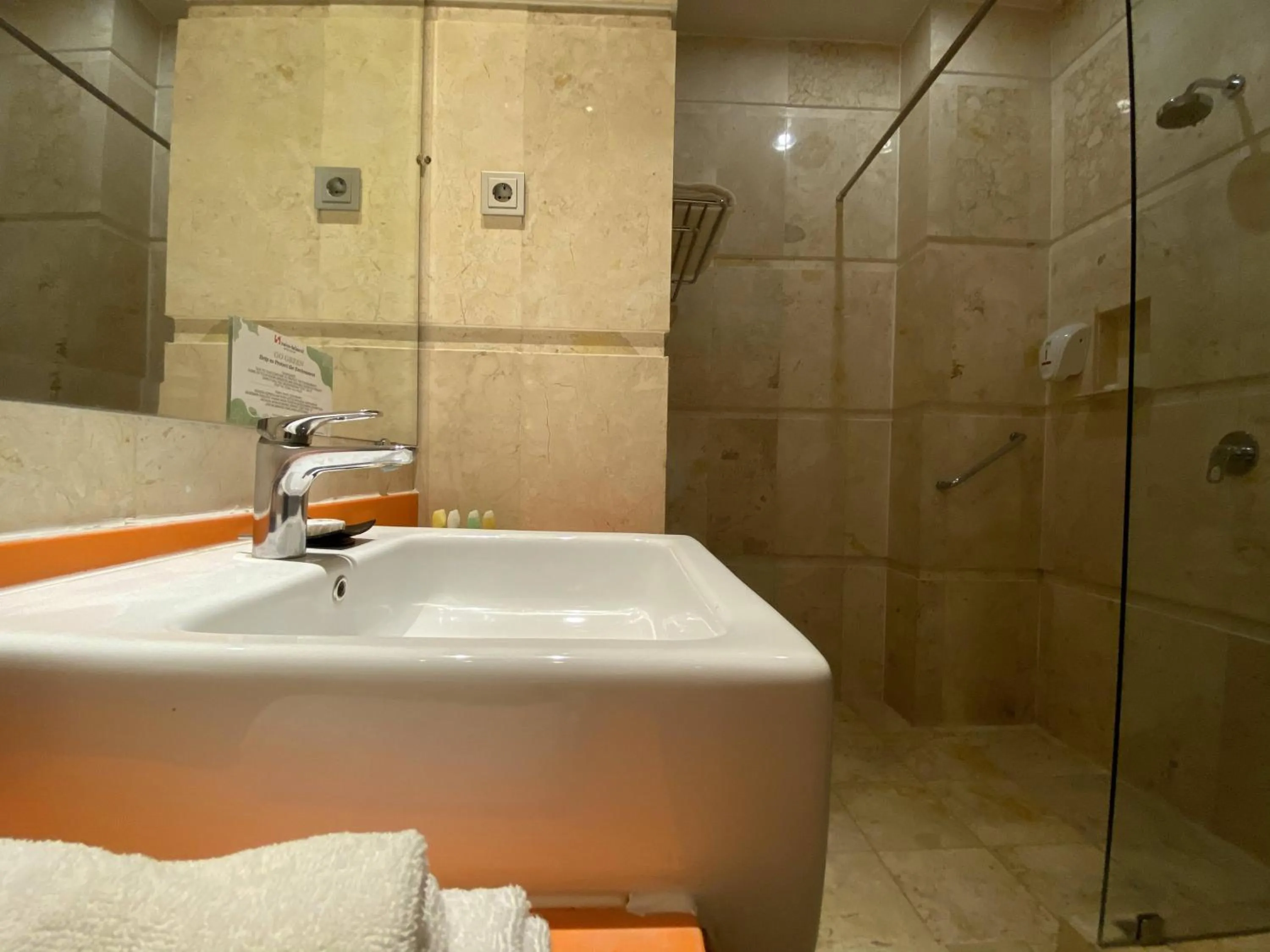 Bathroom in Swiss-Belcourt Makassar