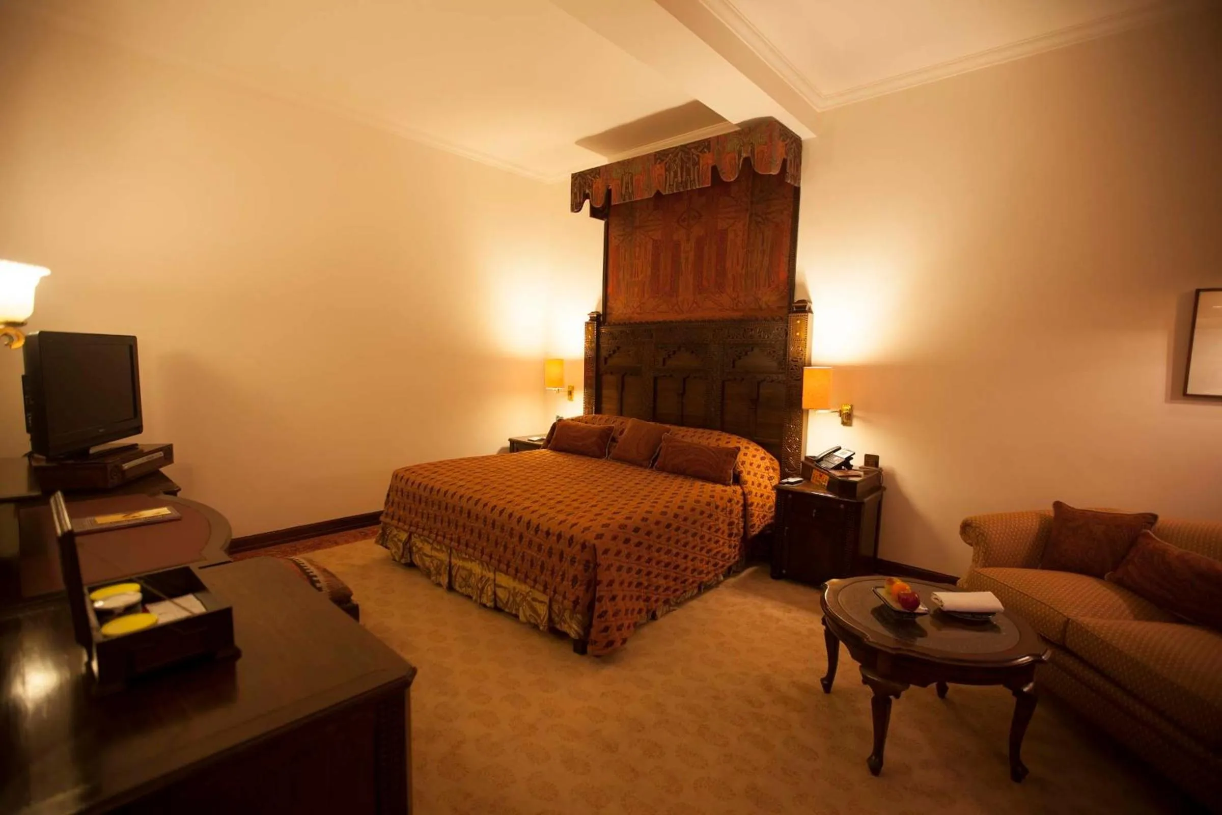 Photo of the whole room, Bed in Islamabad Serena Hotel