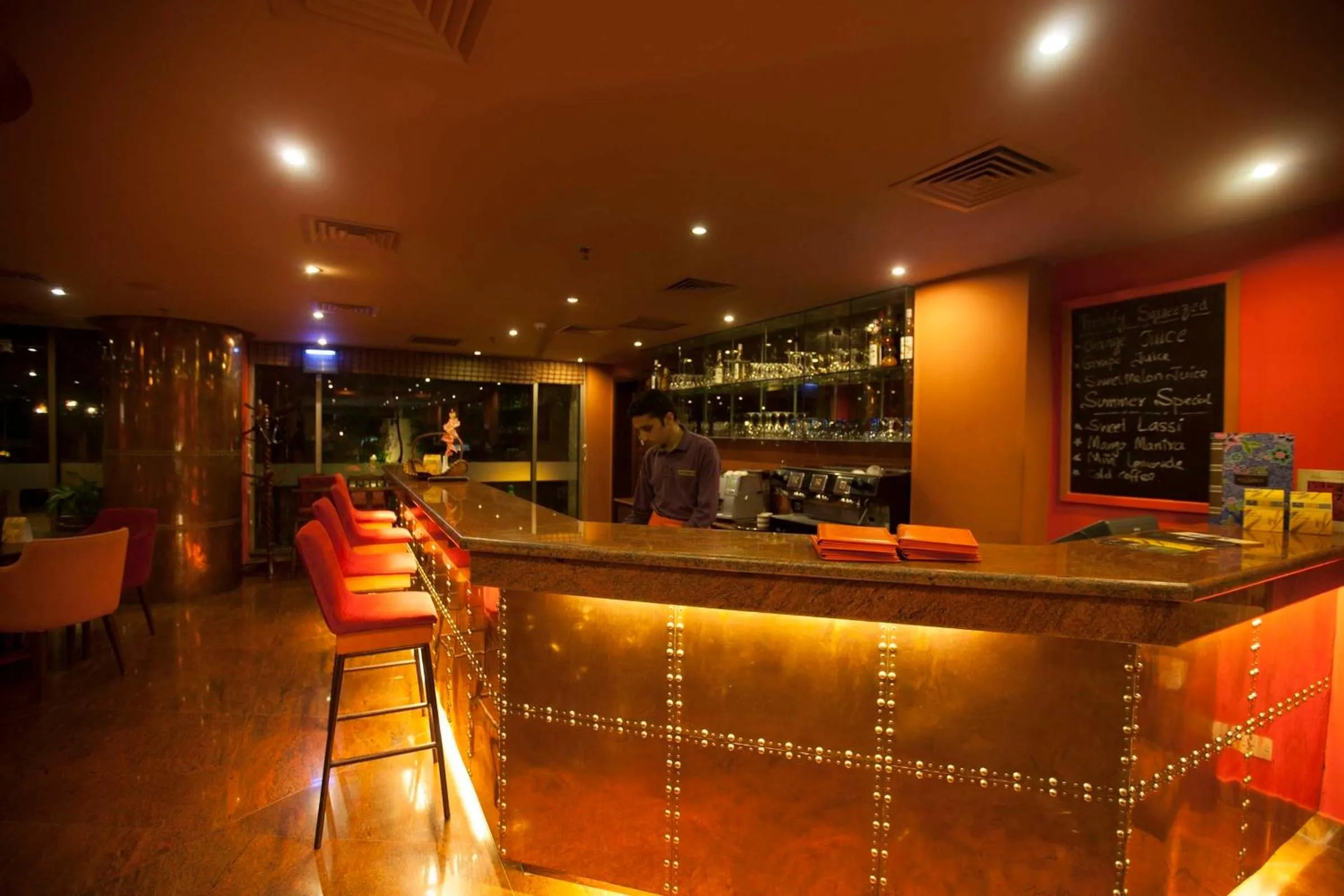 Lounge or bar in Islamabad Serena Hotel