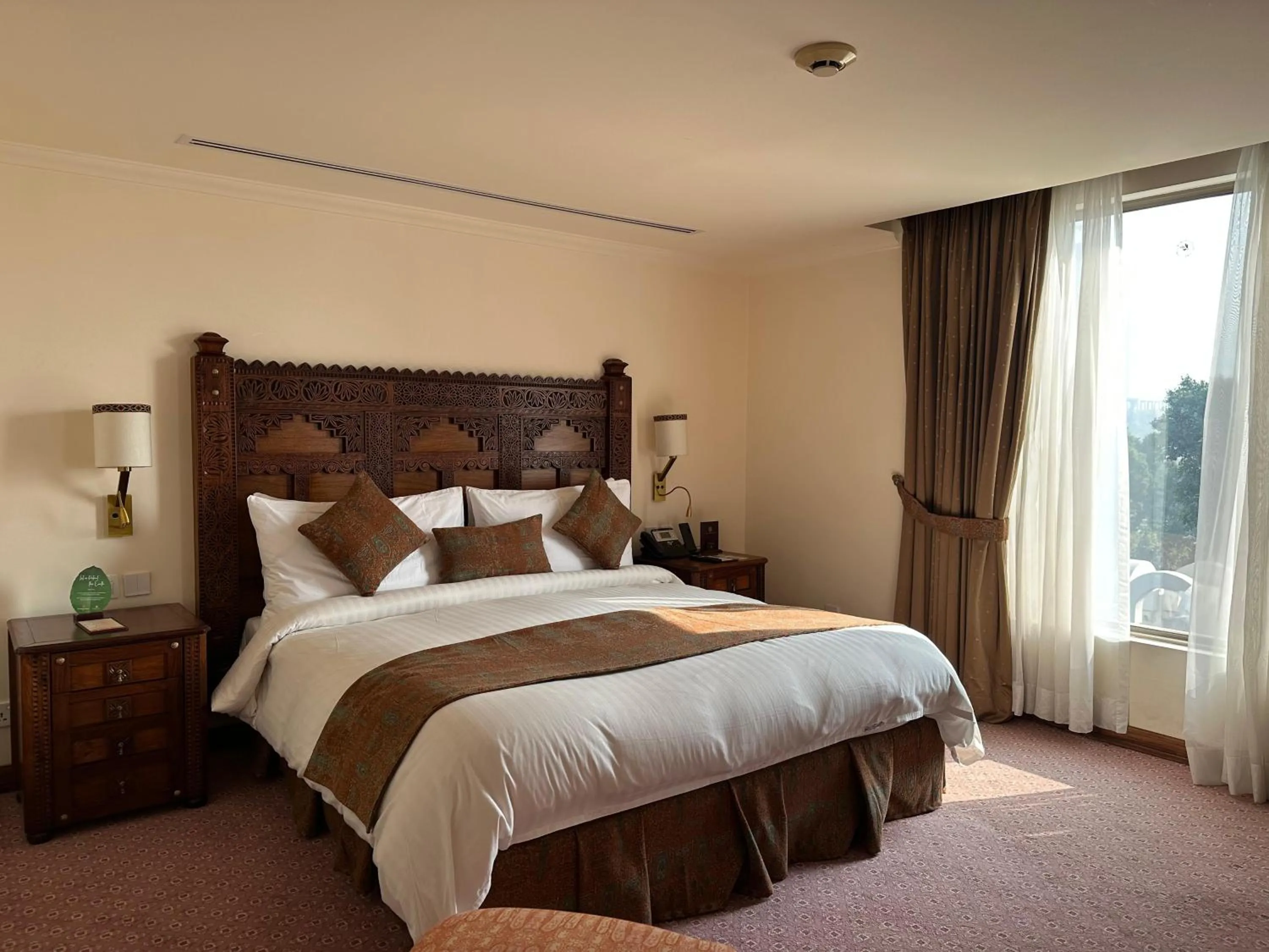 Property building, Bed in Islamabad Serena Hotel