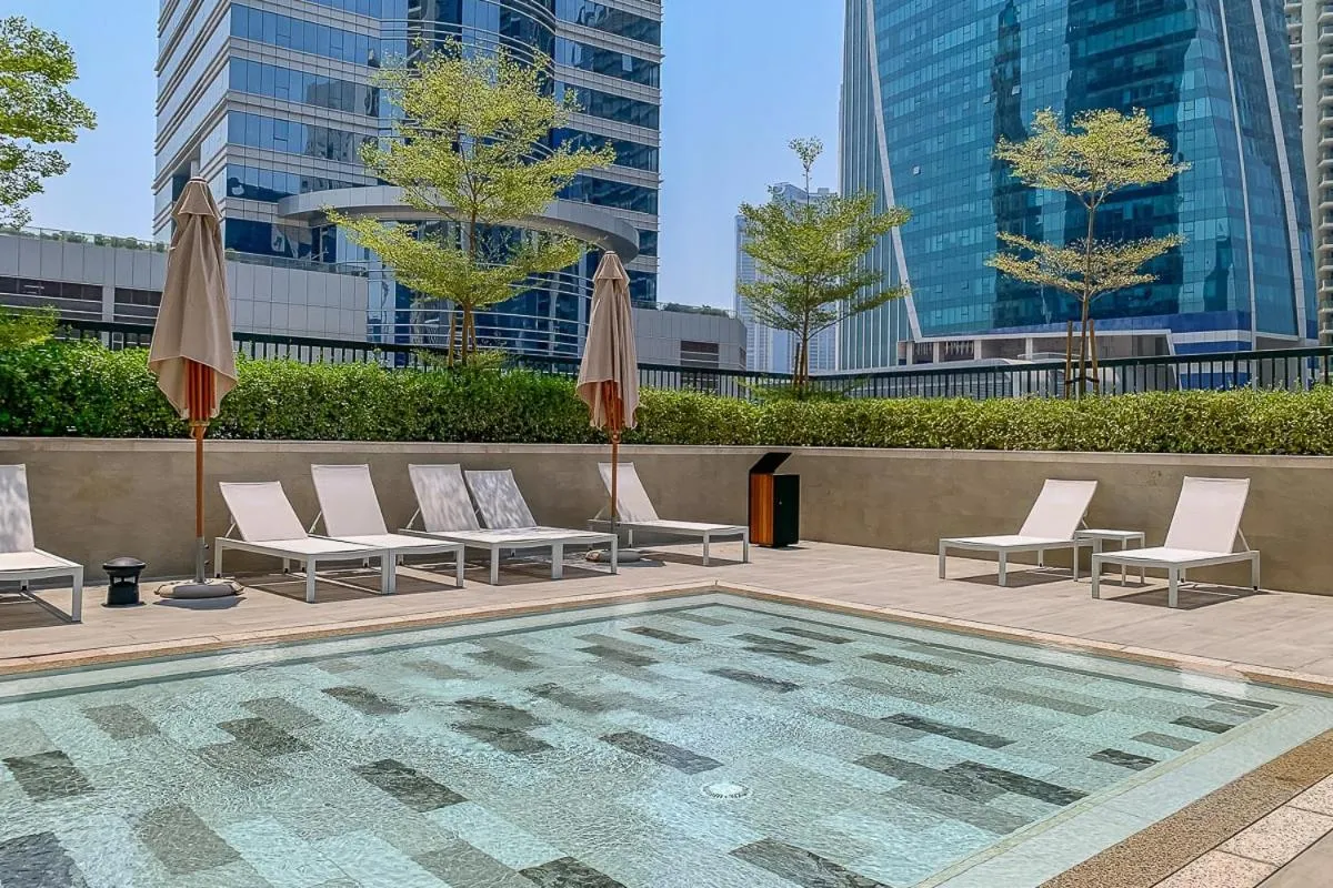Swimming pool in Frank Porter - Zada Tower