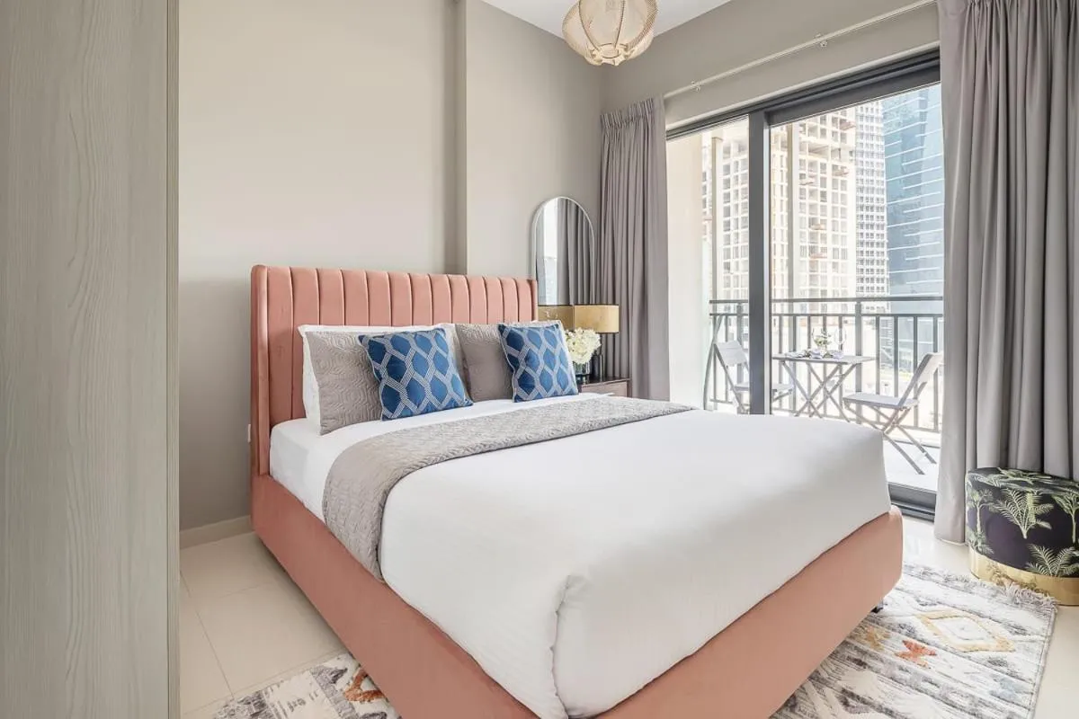 Bed in Frank Porter - Zada Tower