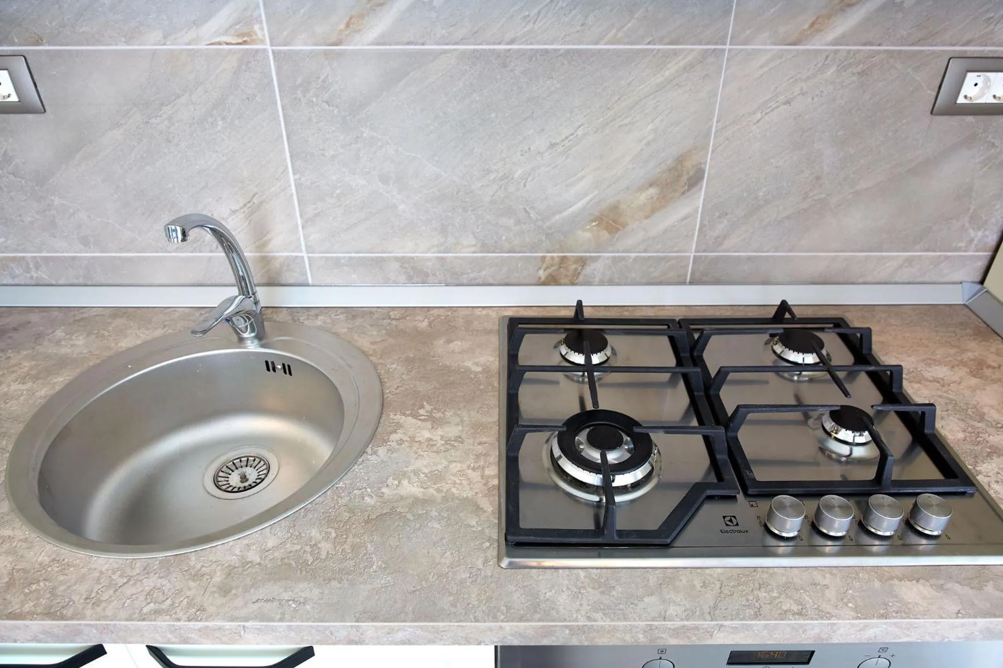 Kitchen or kitchenette in Aparthotel Ella Mamaia