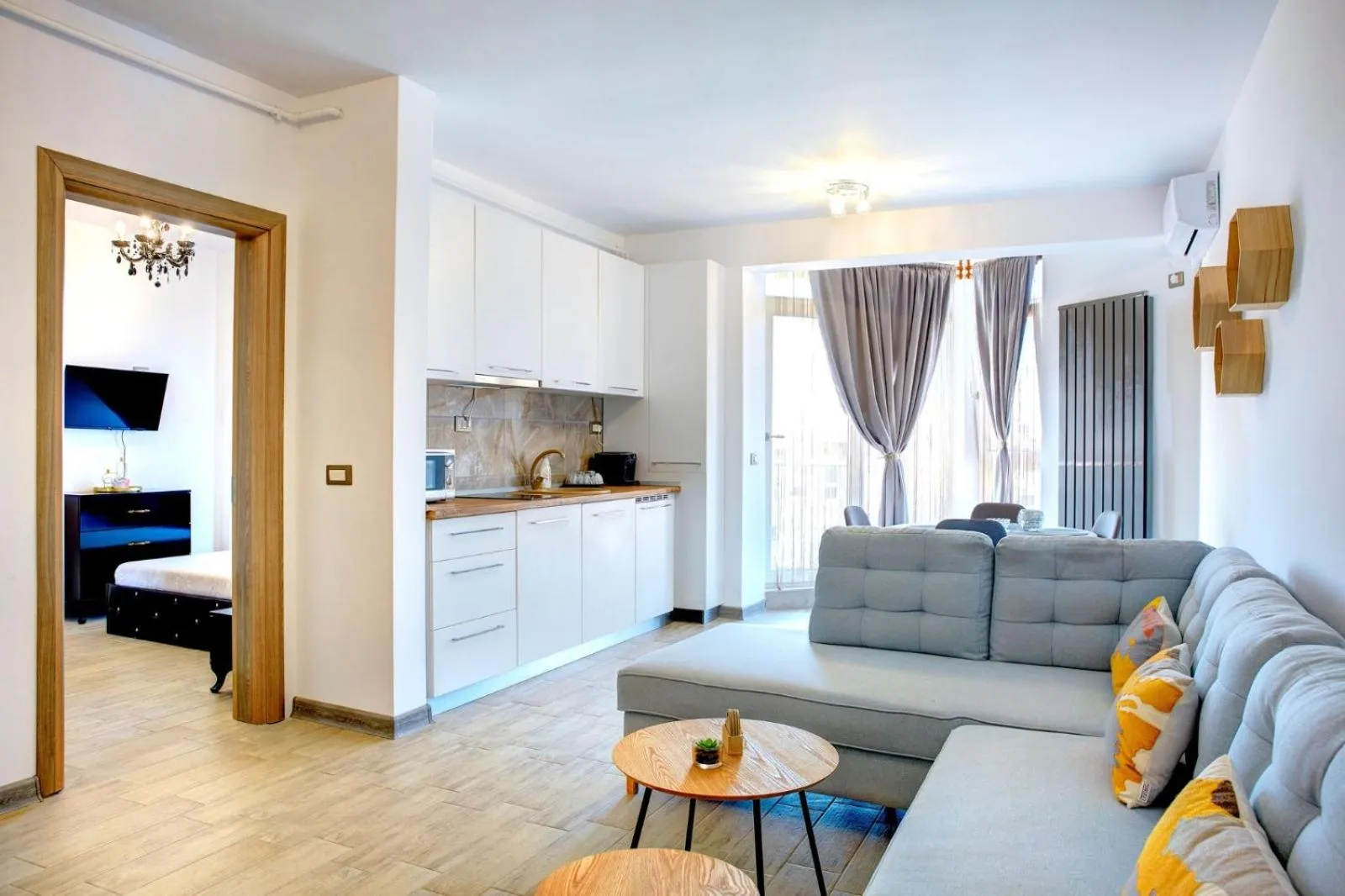 Kitchen or kitchenette in Aparthotel Ella Mamaia