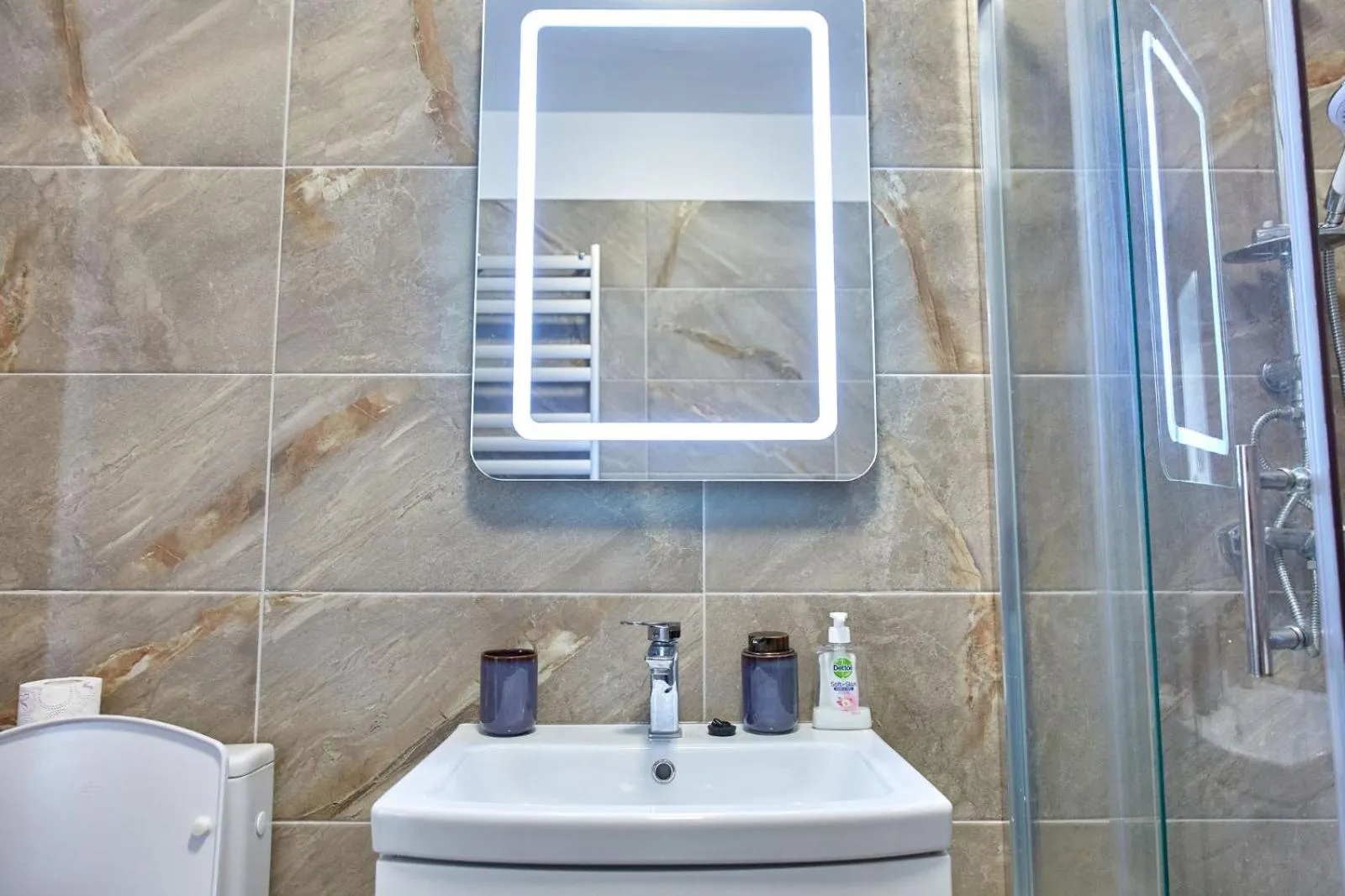 Bathroom in Aparthotel Ella Mamaia