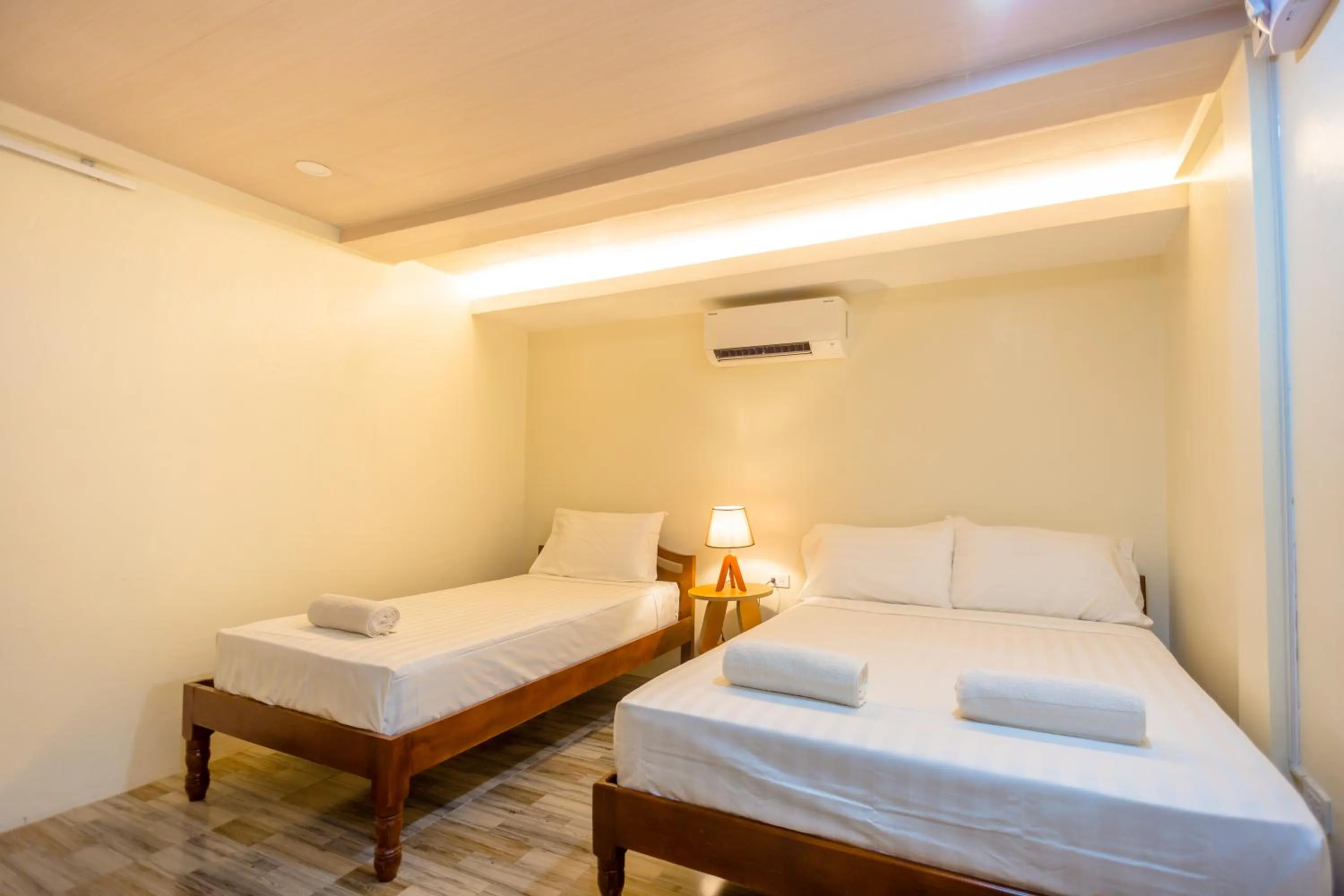 Bedroom, Bed in ALONA BEACH SIDE INN