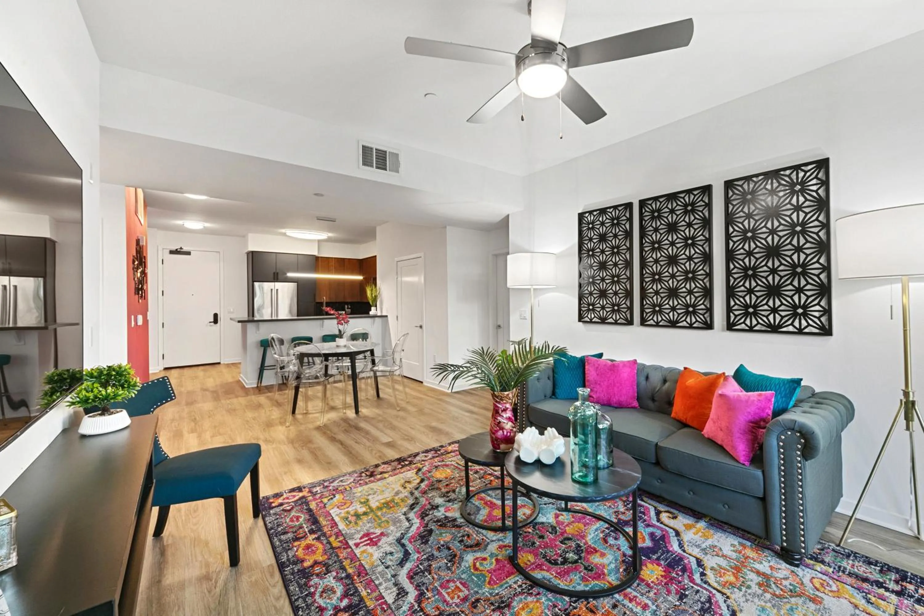 Fairfax District Chic City Oasis 2 BR Apt with Den 136