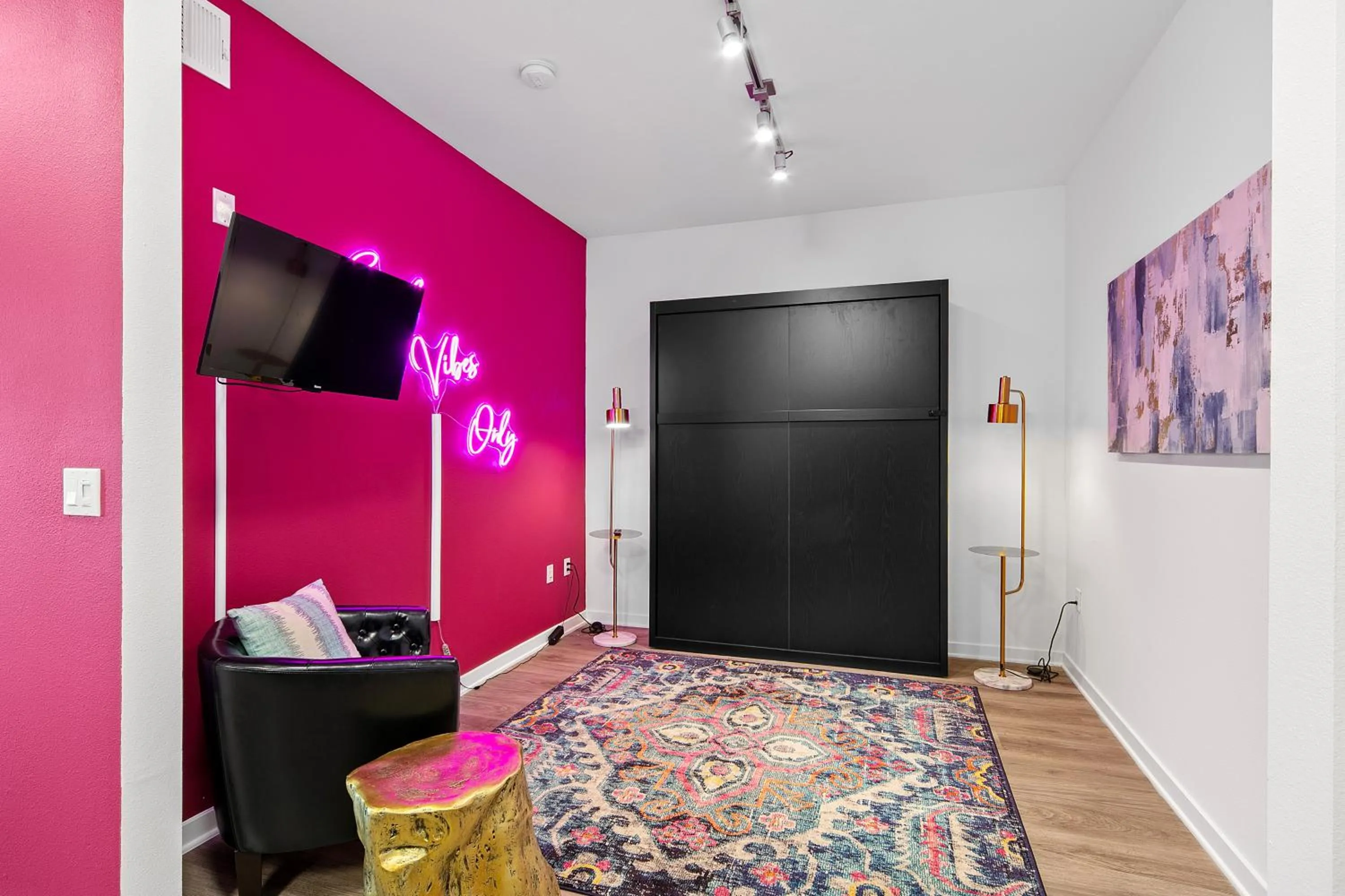 Fairfax District Chic City Oasis 2 BR Apt with Den 136