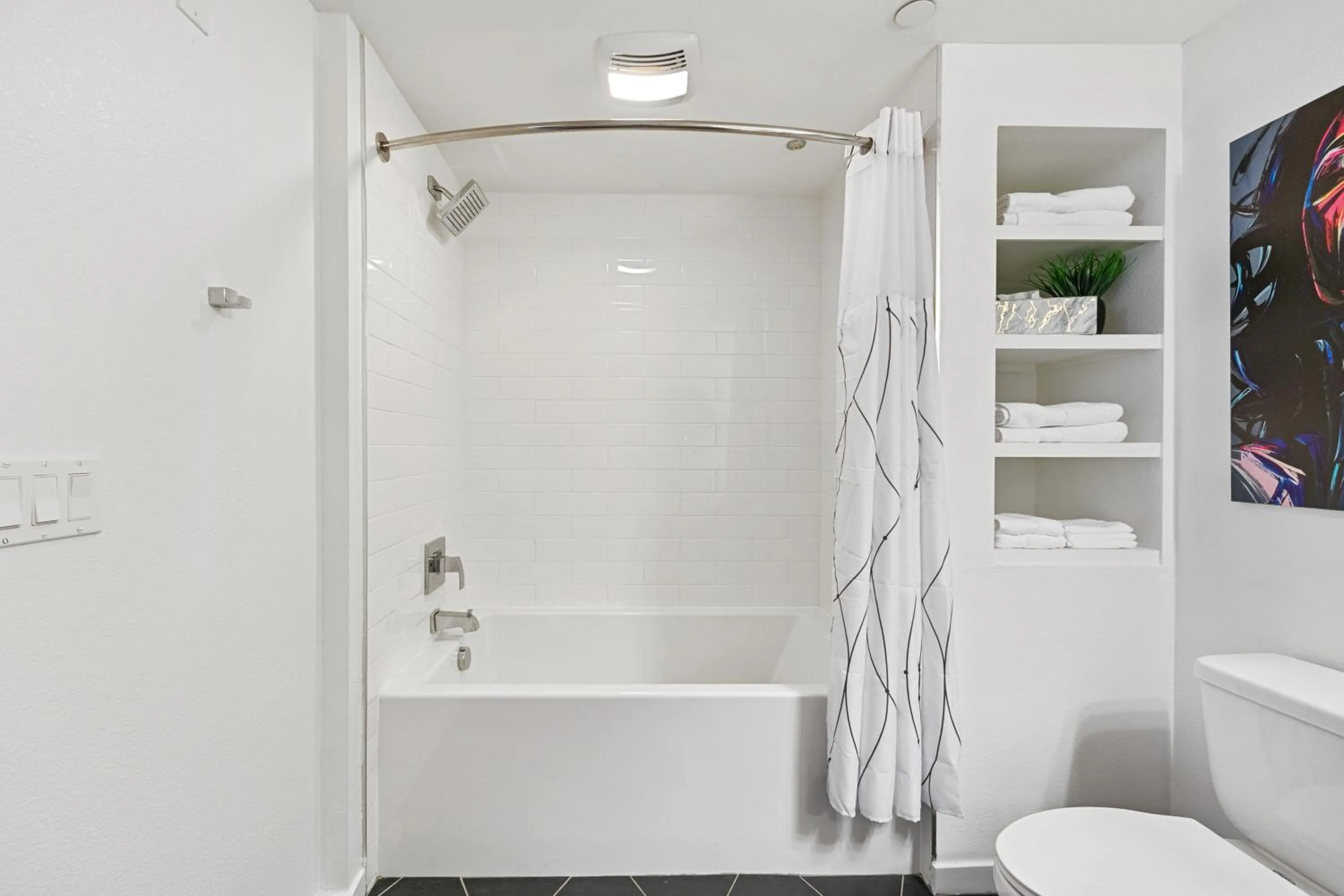 Fairfax District Chic City Oasis 2 BR Apt with Den 136