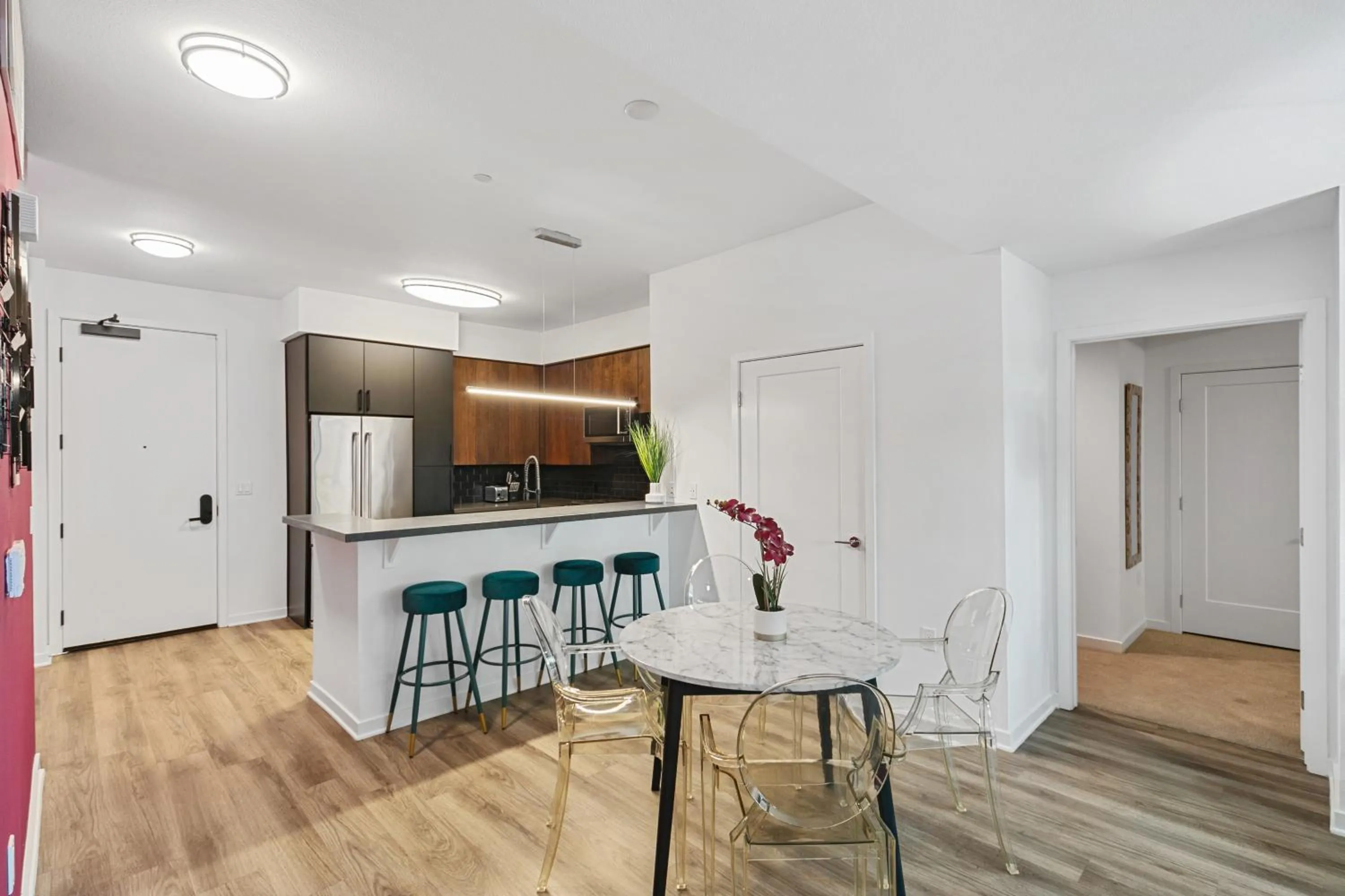 Fairfax District Chic City Oasis 2 BR Apt with Den 136