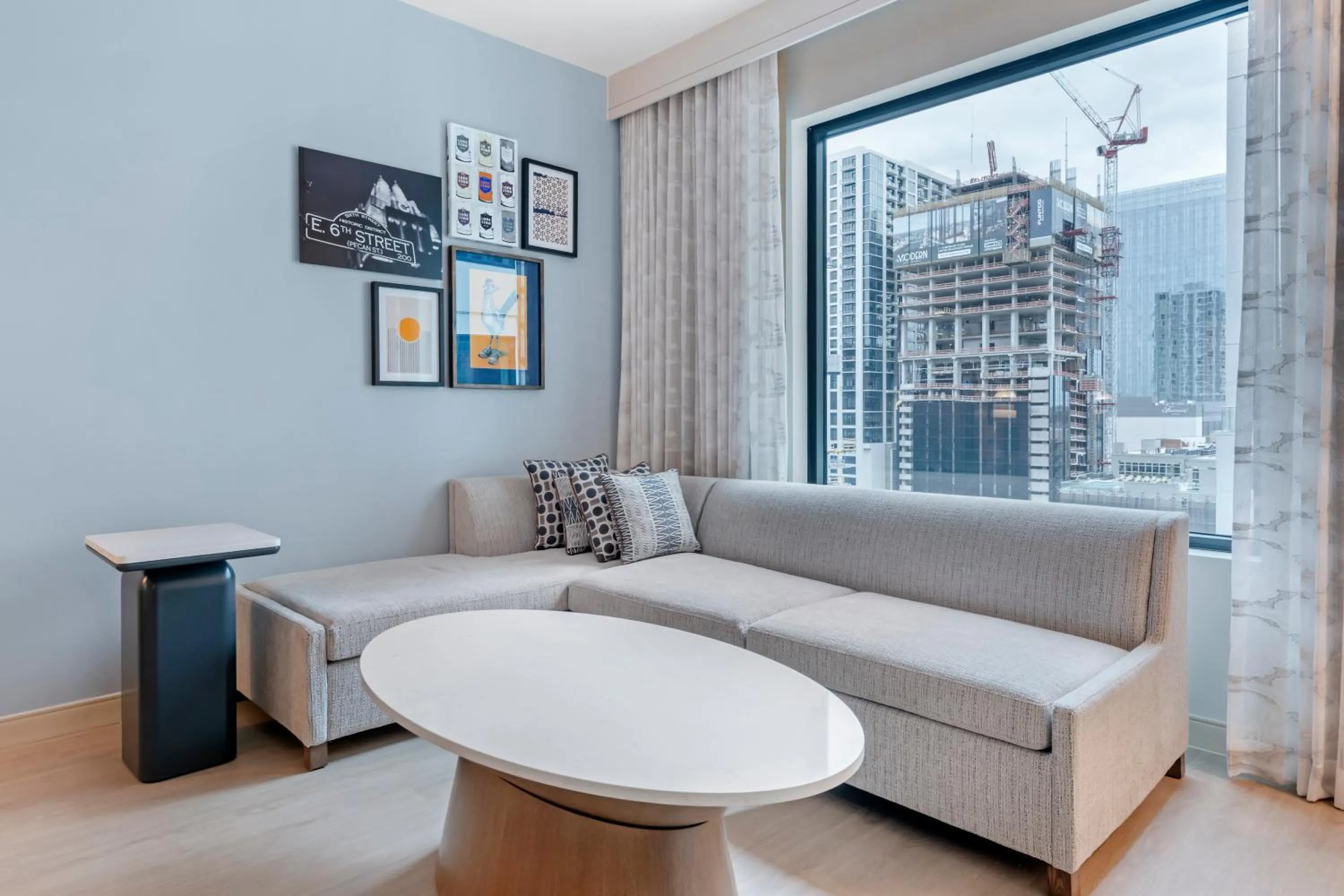 Living room in Cambria Hotel Austin Downtown