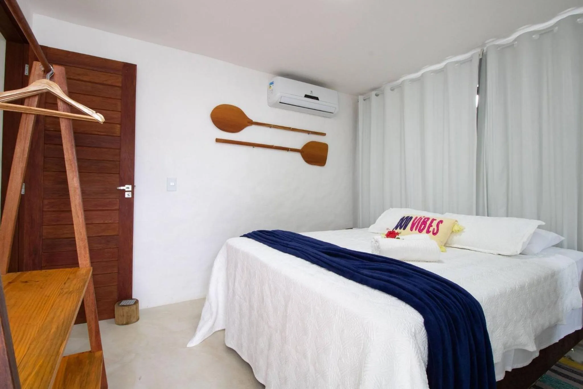 Bathroom, Bed in Casa Milagres 03 suítes - a 300m da Praia