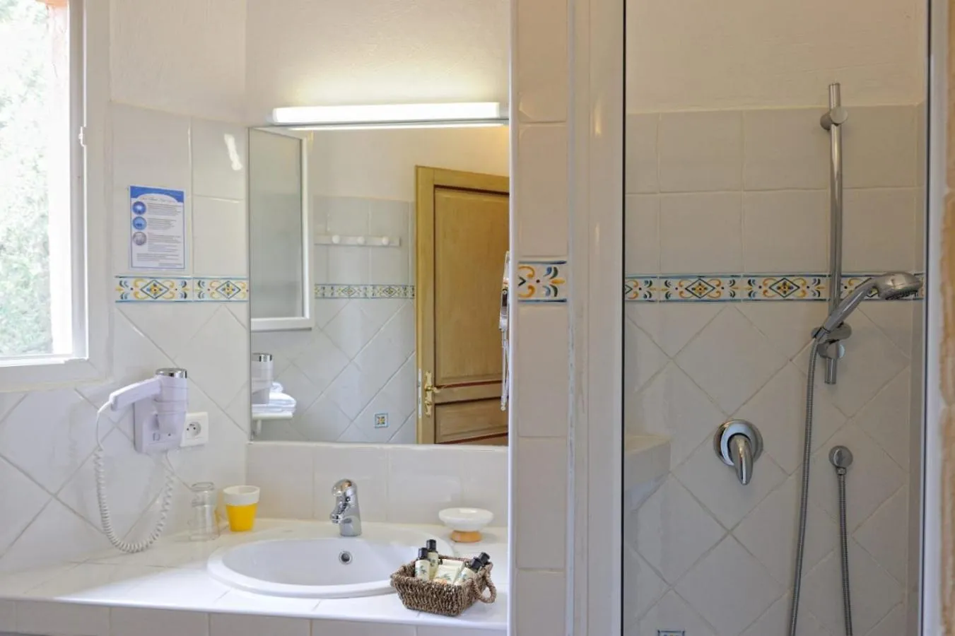 Shower in Hôtel Palombaggia