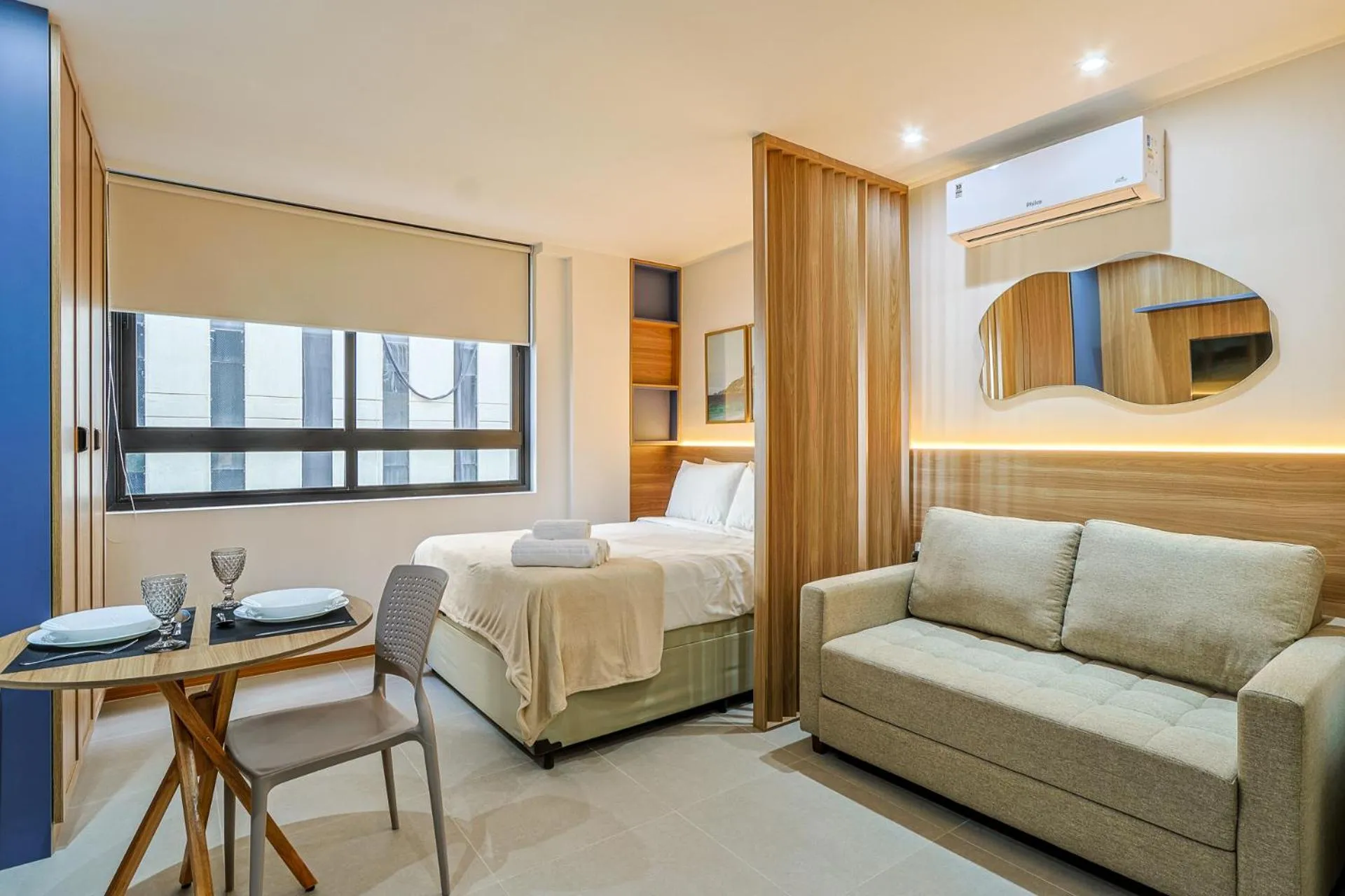 Photo of the whole room, Bed in 360 Rio Santos Dumont