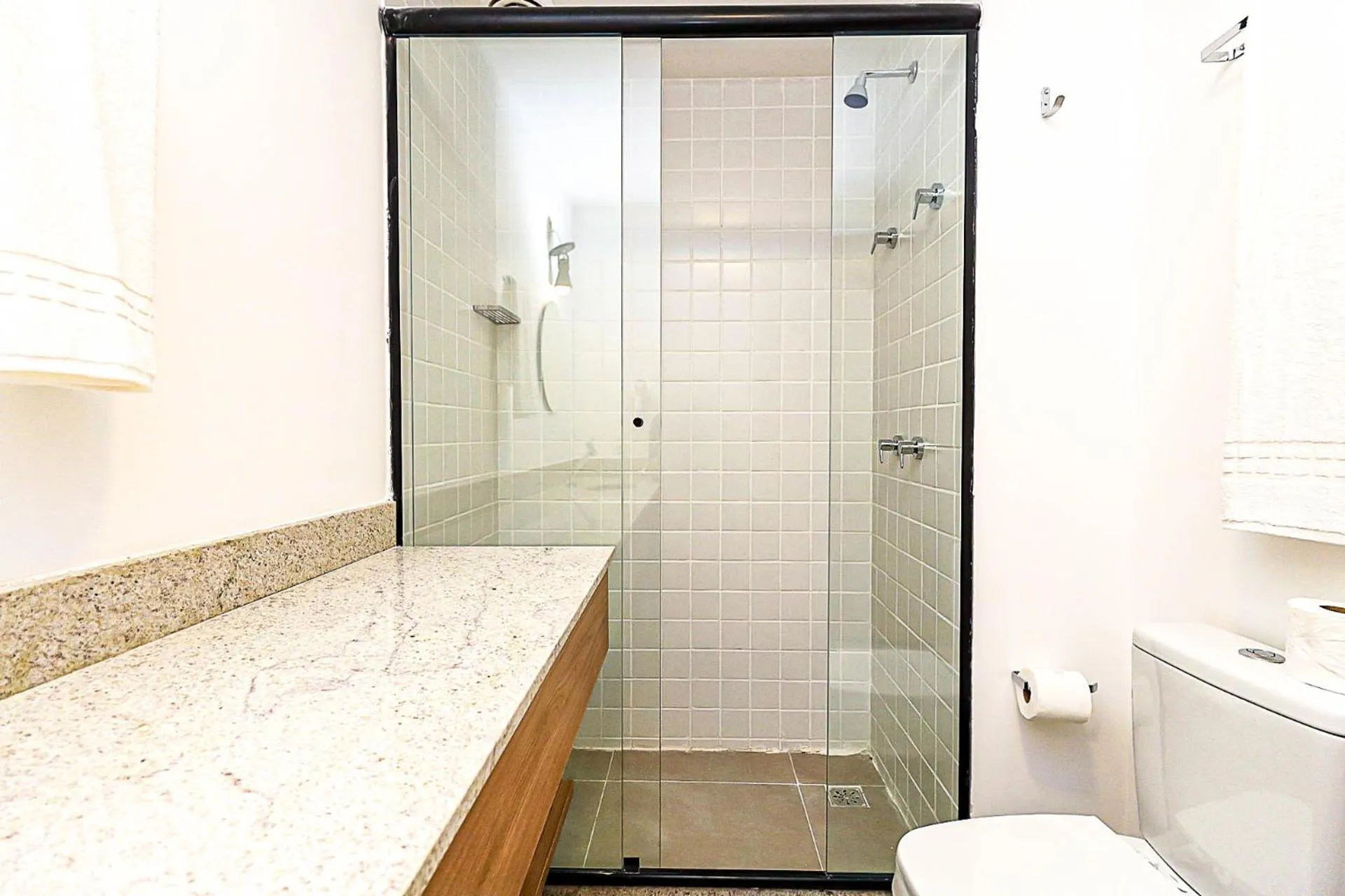 Bathroom in 360 Rio Santos Dumont