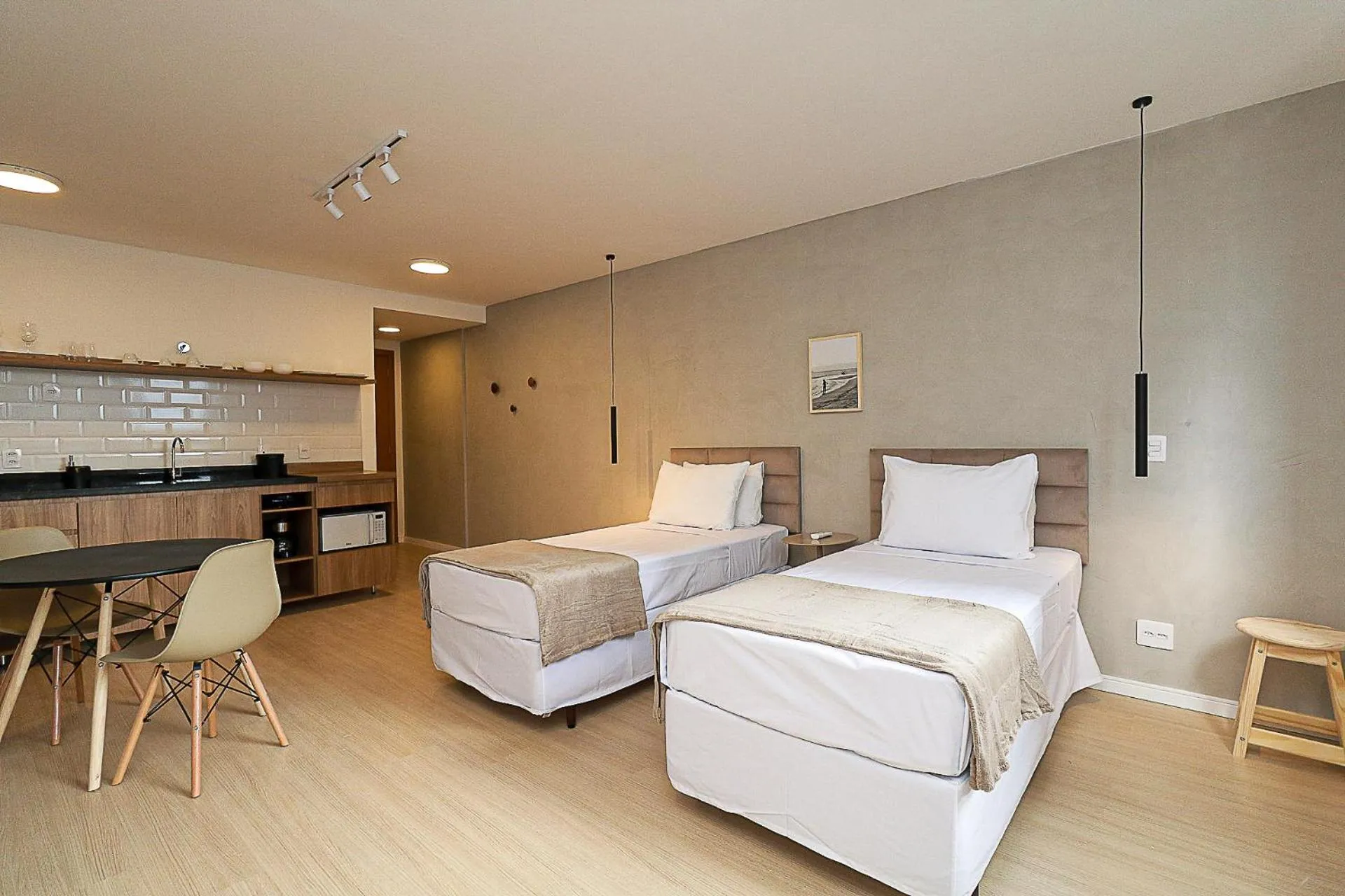 Photo of the whole room, Bed in 360 Rio Santos Dumont