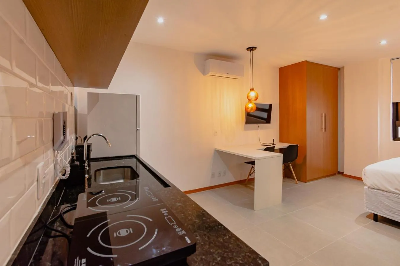 Photo of the whole room, Bed in 360 Rio Santos Dumont