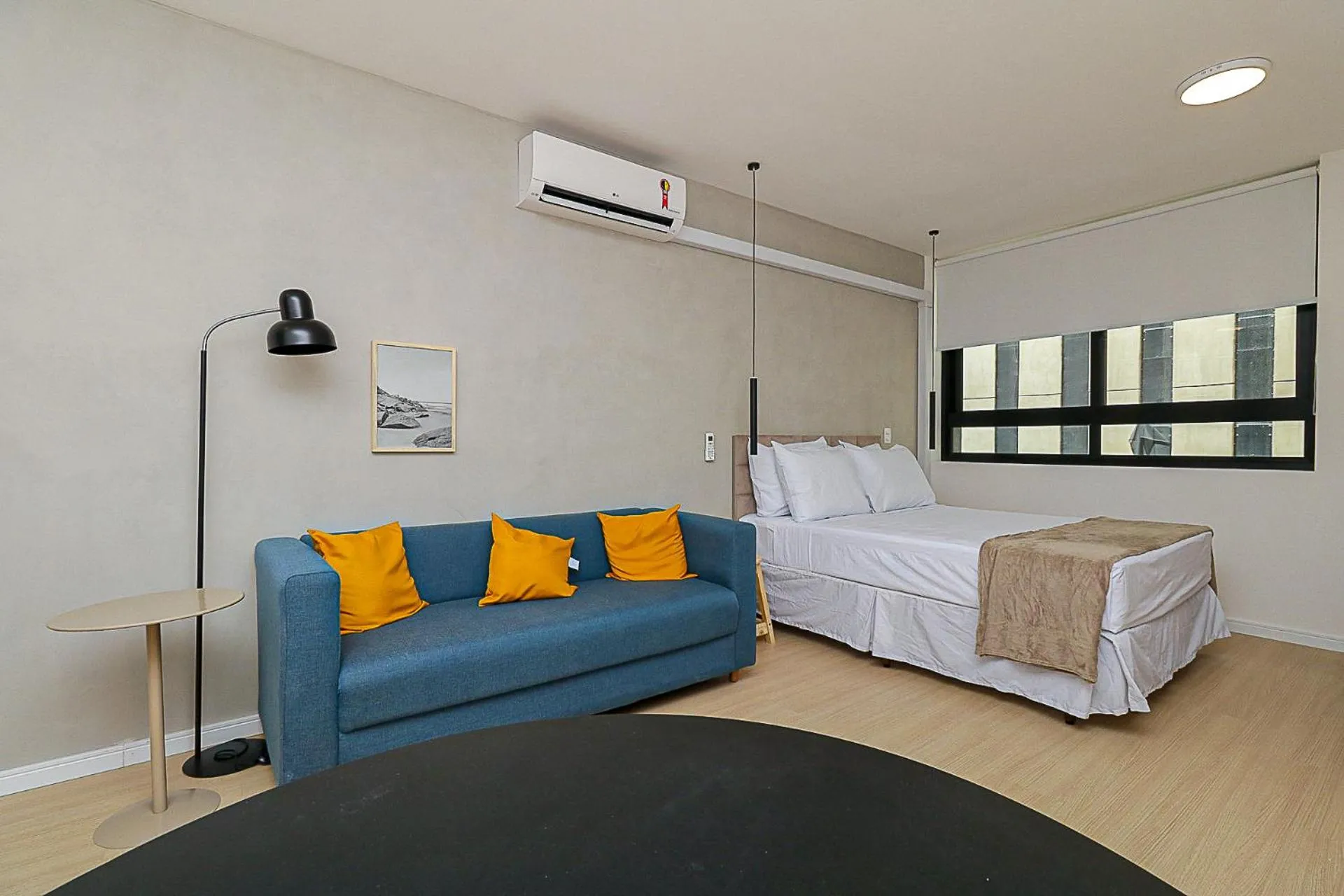 Photo of the whole room, Bed in 360 Rio Santos Dumont