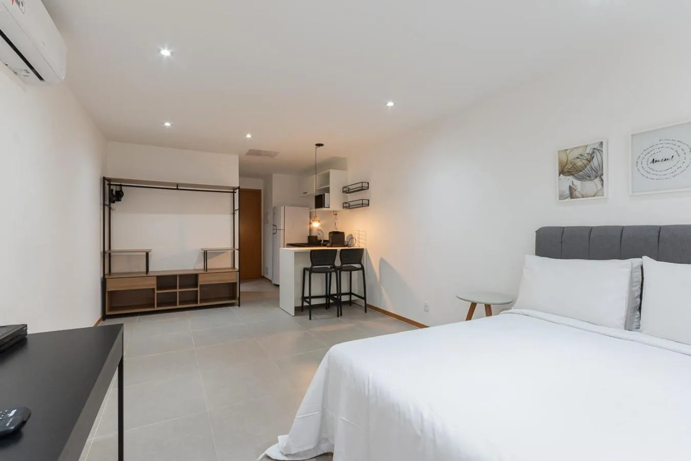 Photo of the whole room, Bed in 360 Rio Santos Dumont