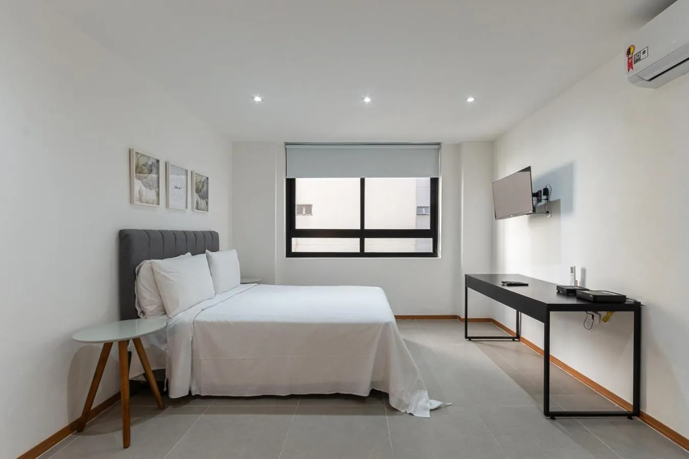 Photo of the whole room, Bed in 360 Rio Santos Dumont