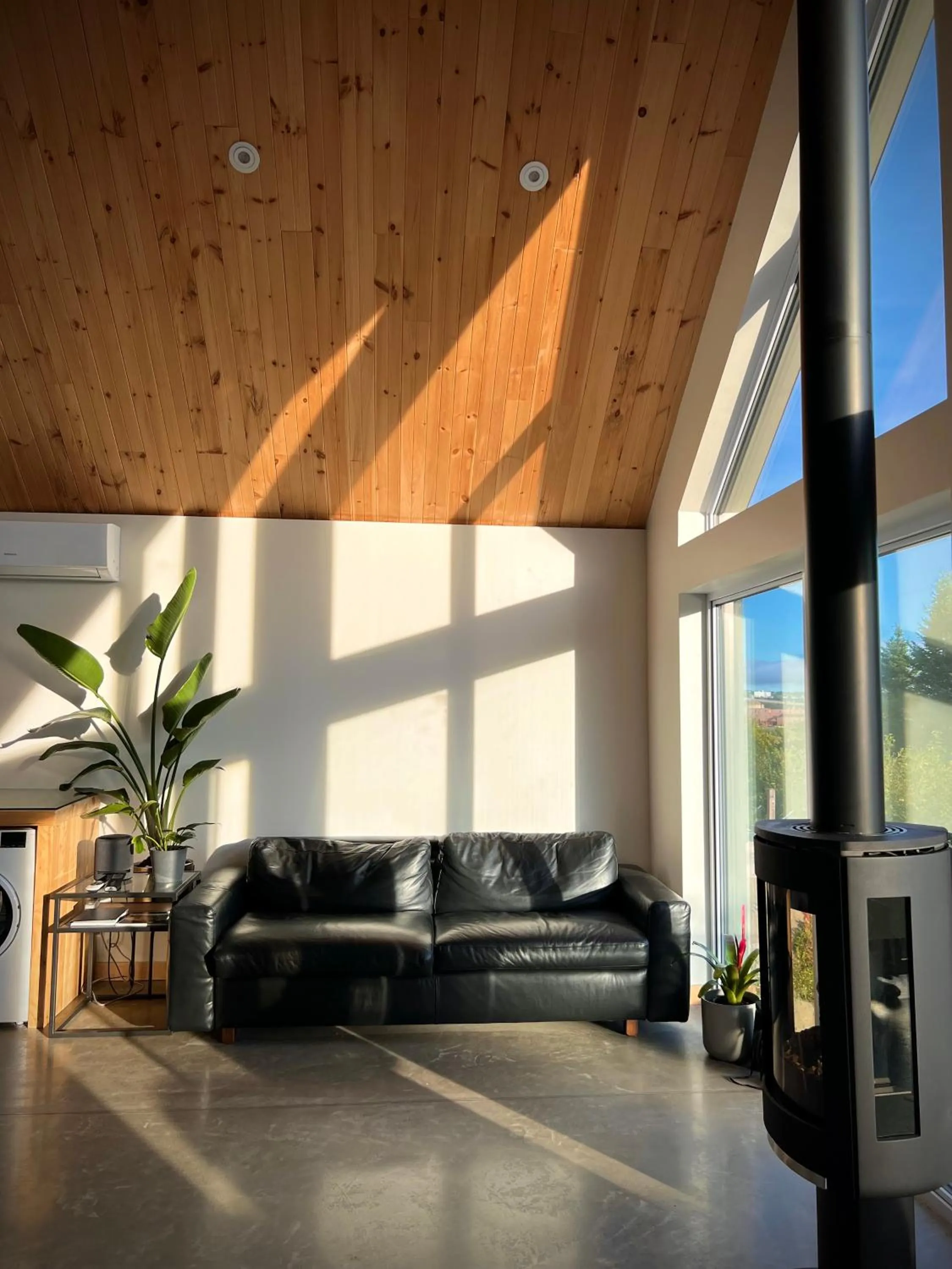 Living room in Magical Loft : Breathtaking View & Cozy Fireplace