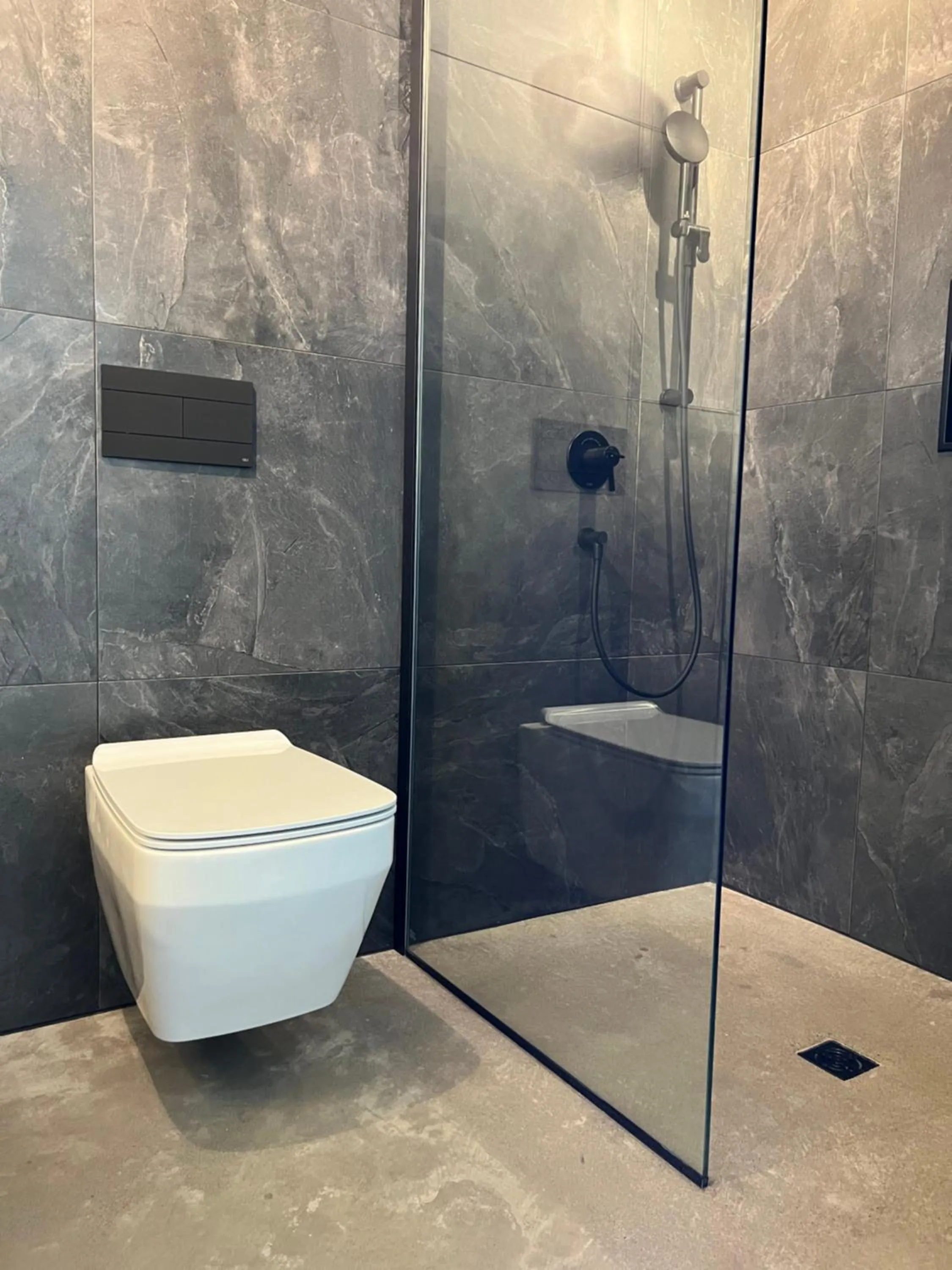 Shower in Magical Loft : Breathtaking View & Cozy Fireplace