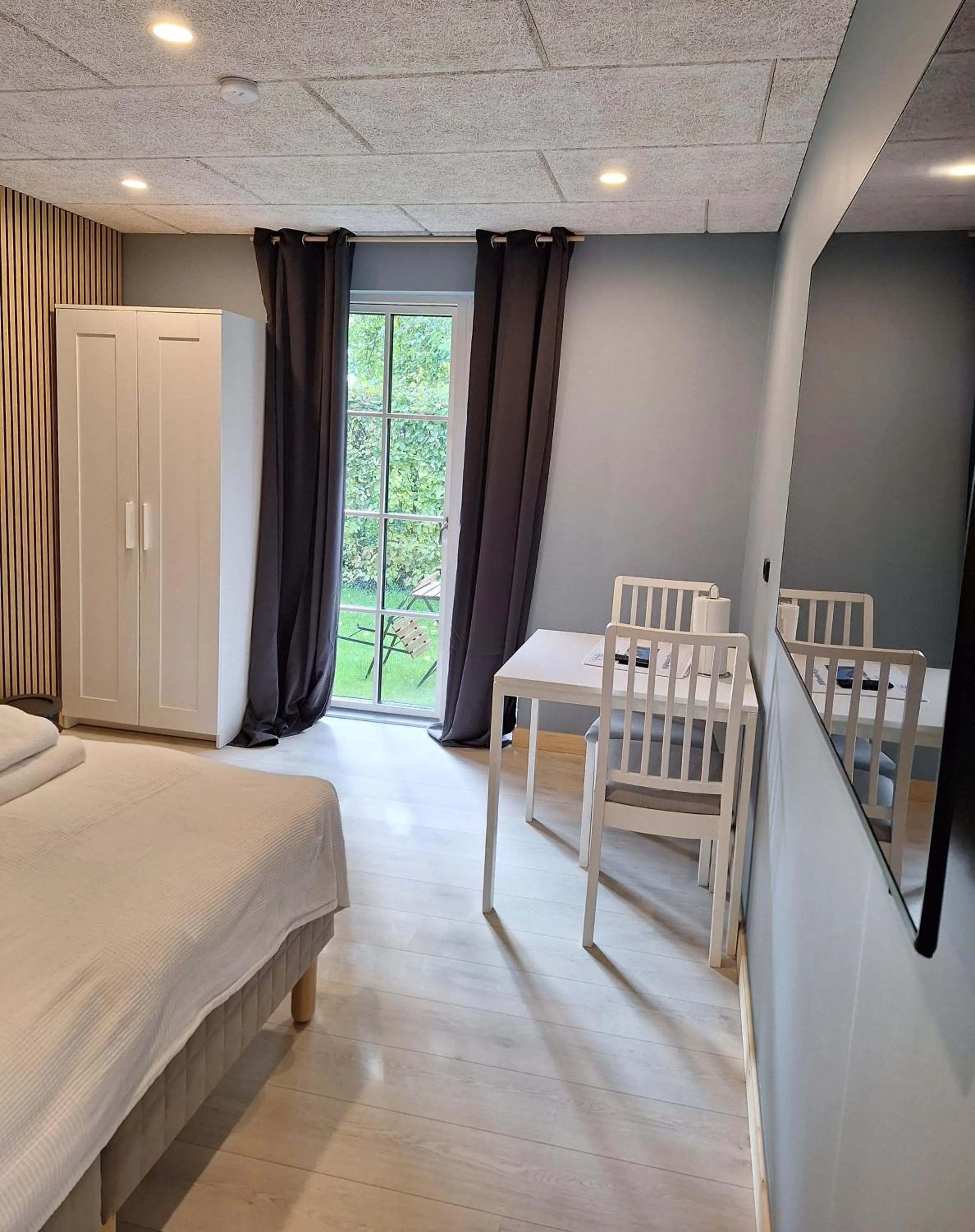 Seating area, Bed in EngholmBB