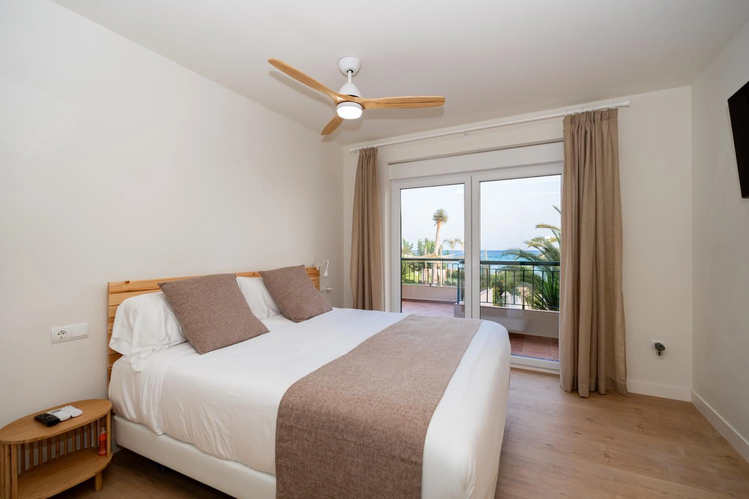 Bed in Paradisun Villajoyosa - Adults Only Recommended