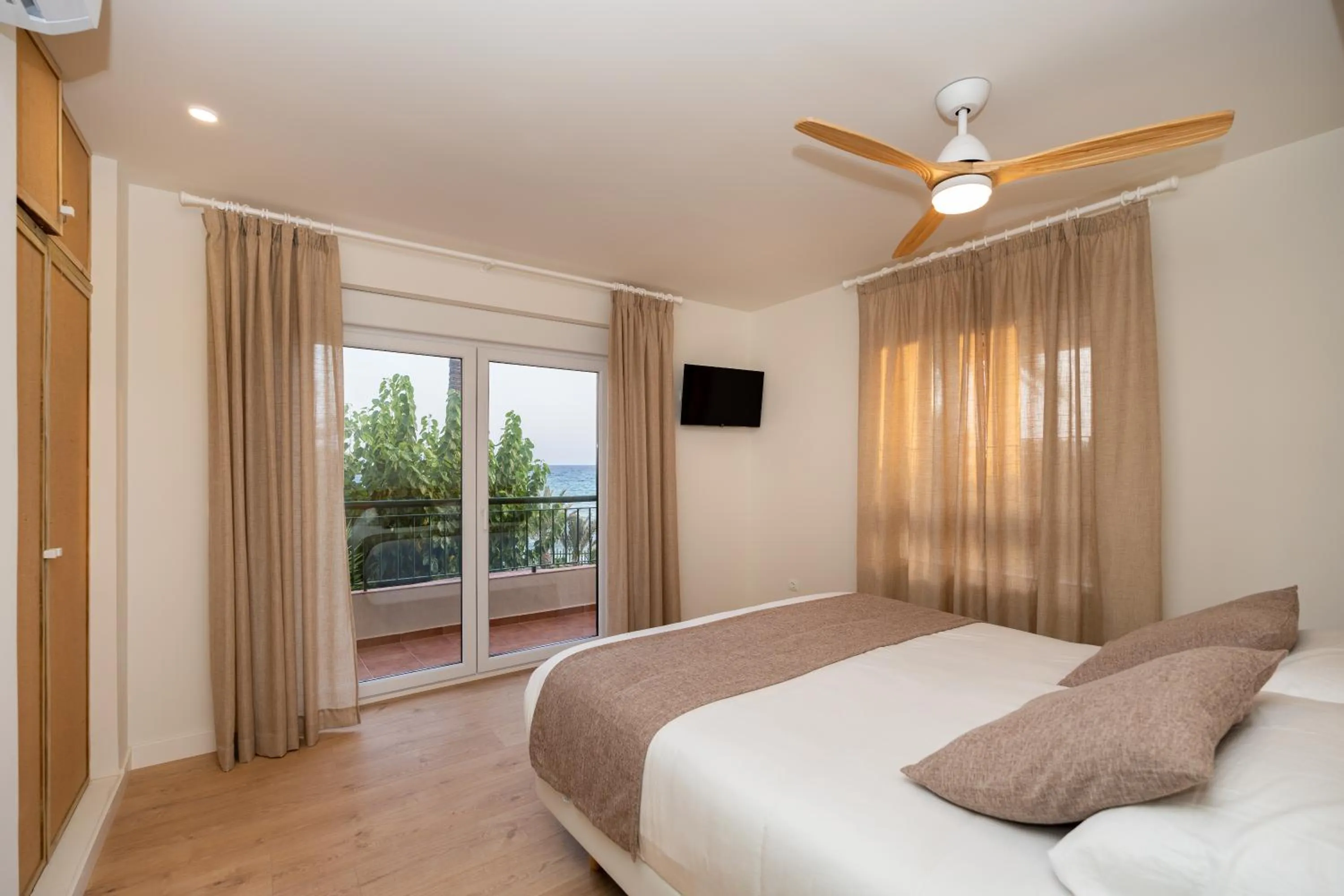 Bed in Paradisun Villajoyosa - Adults Only Recommended