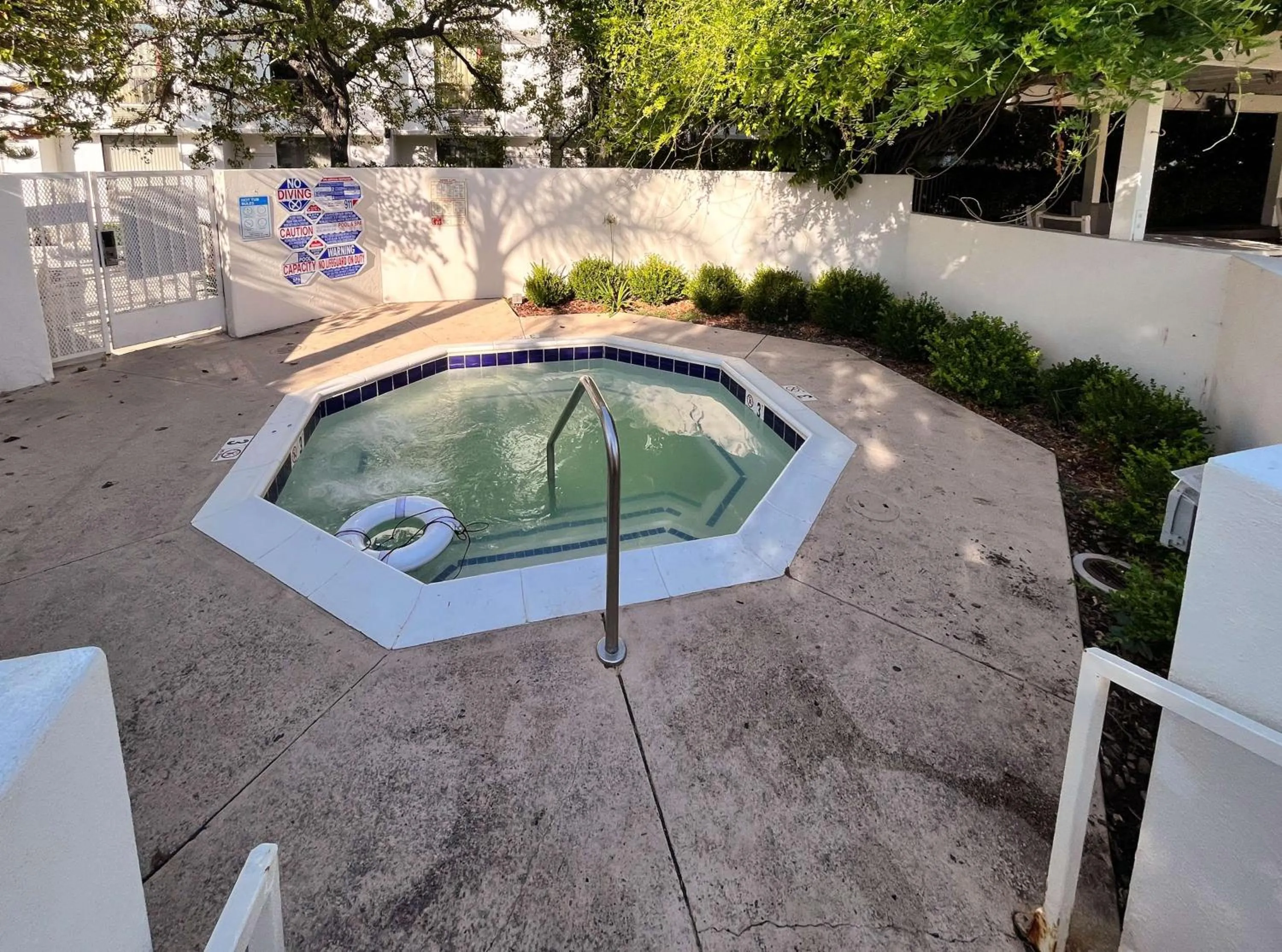 Pool view in Studio 6 Belmont, CA San Francisco Redwood