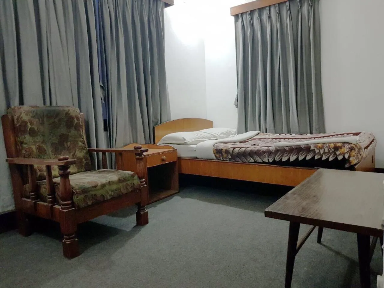 Photo of the whole room, Bed in Hotel Down Town