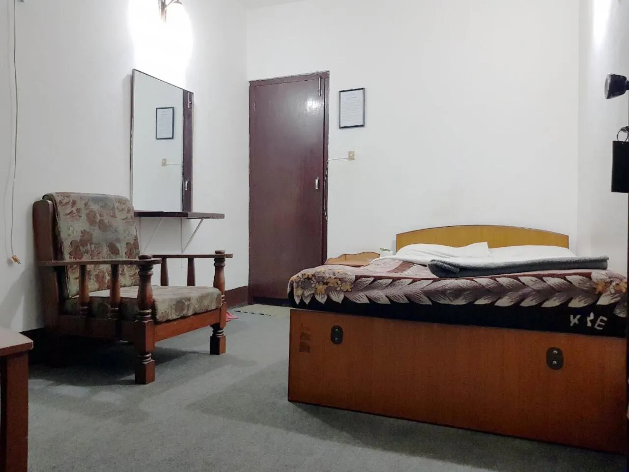 Photo of the whole room, Bed in Hotel Down Town