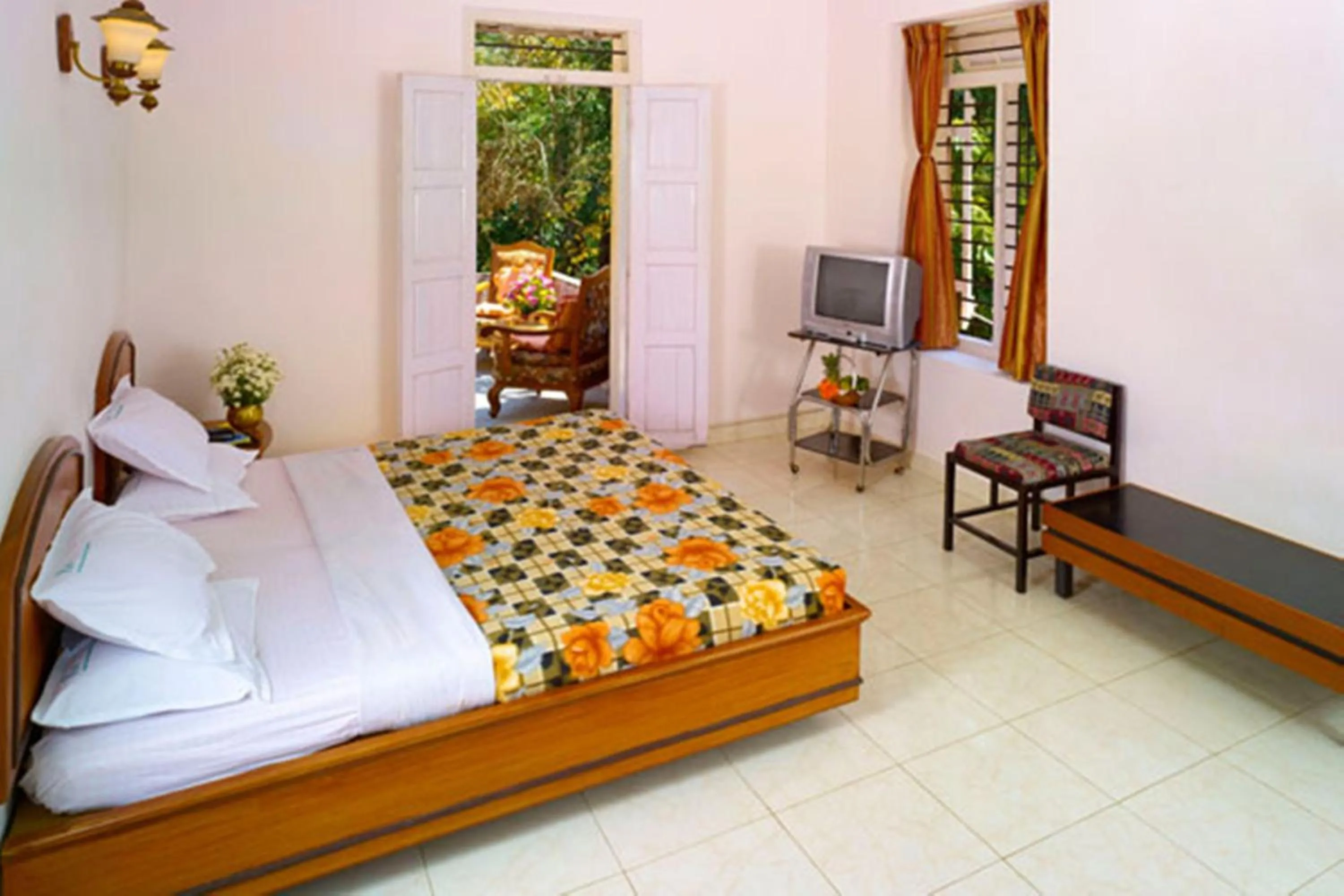 Bed in KTDC Periyar House