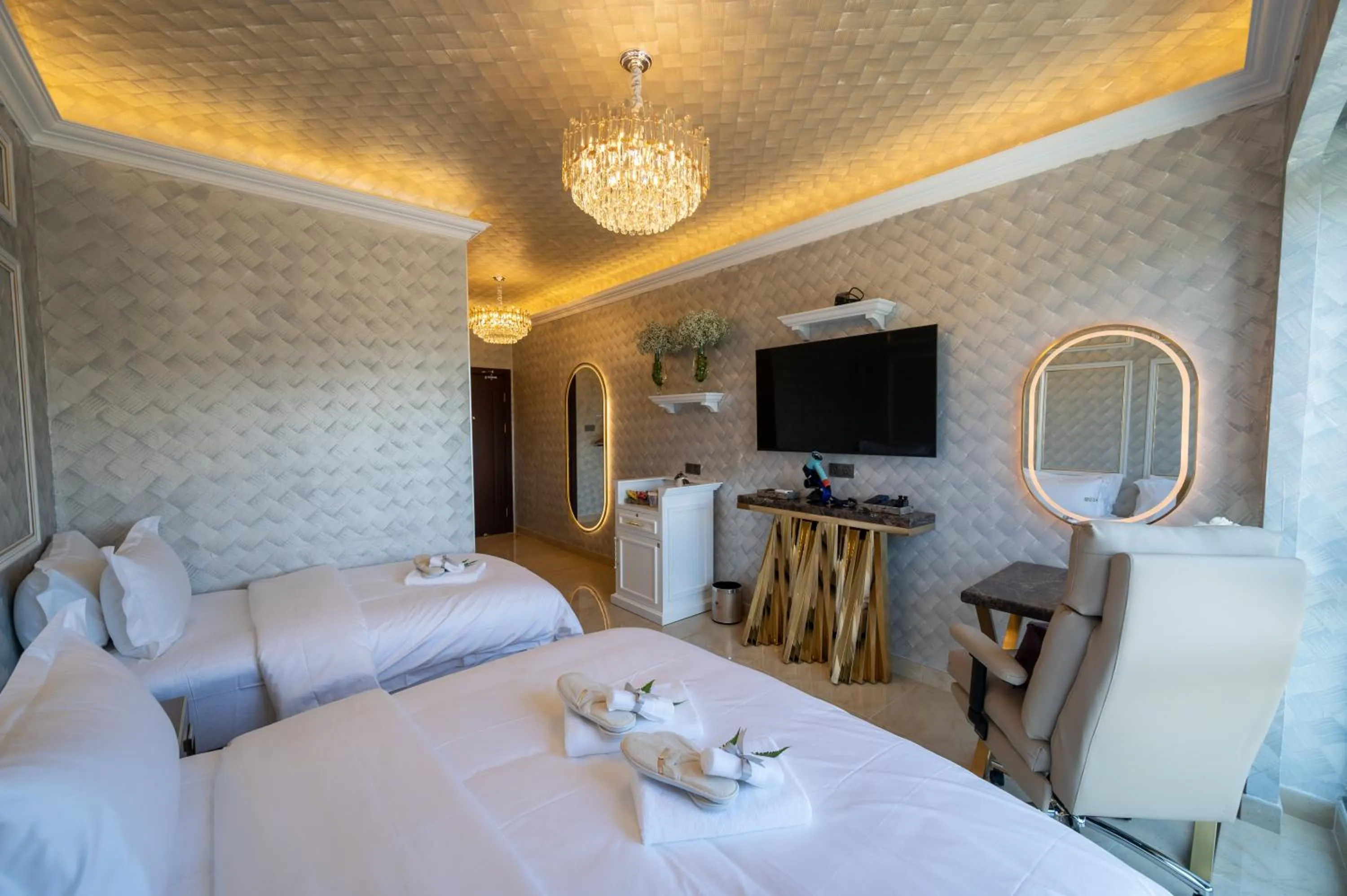 Photo of the whole room, Bed in Ritz Residence, Imago Mall Loft B