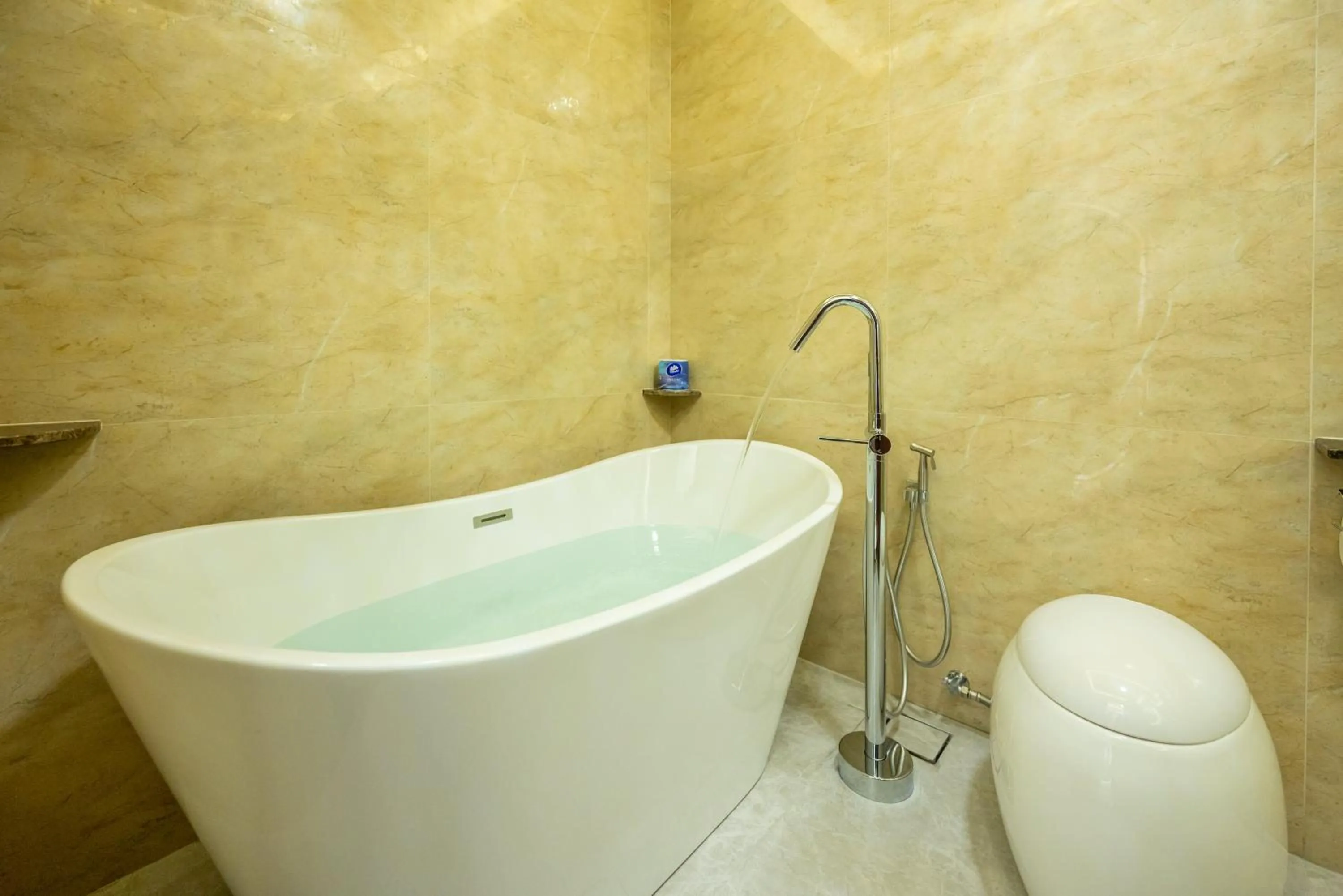 Shower in Ritz Residence, Imago Mall Loft B