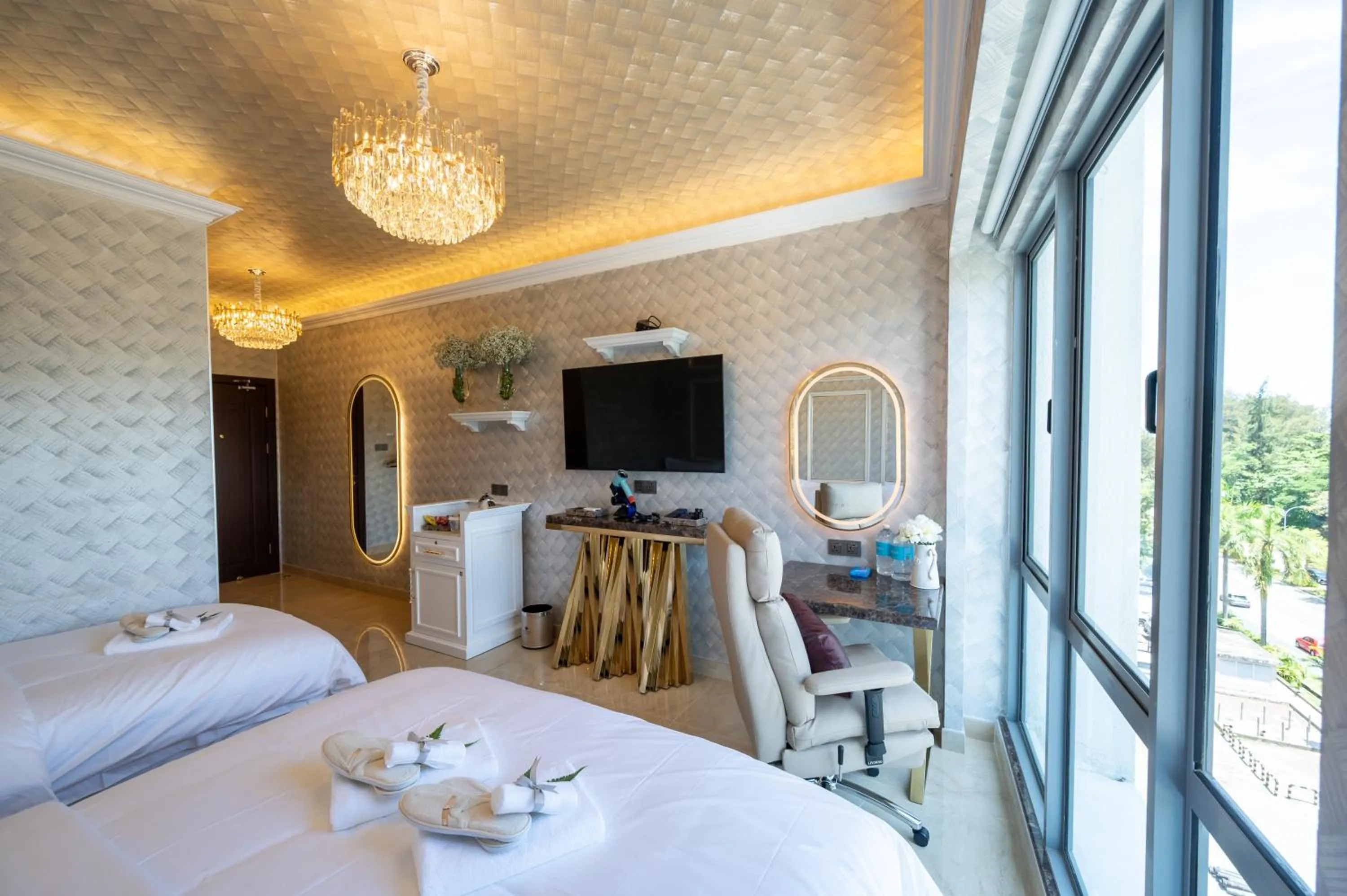 Bedroom, Bed in Ritz Residence, Imago Mall Loft B