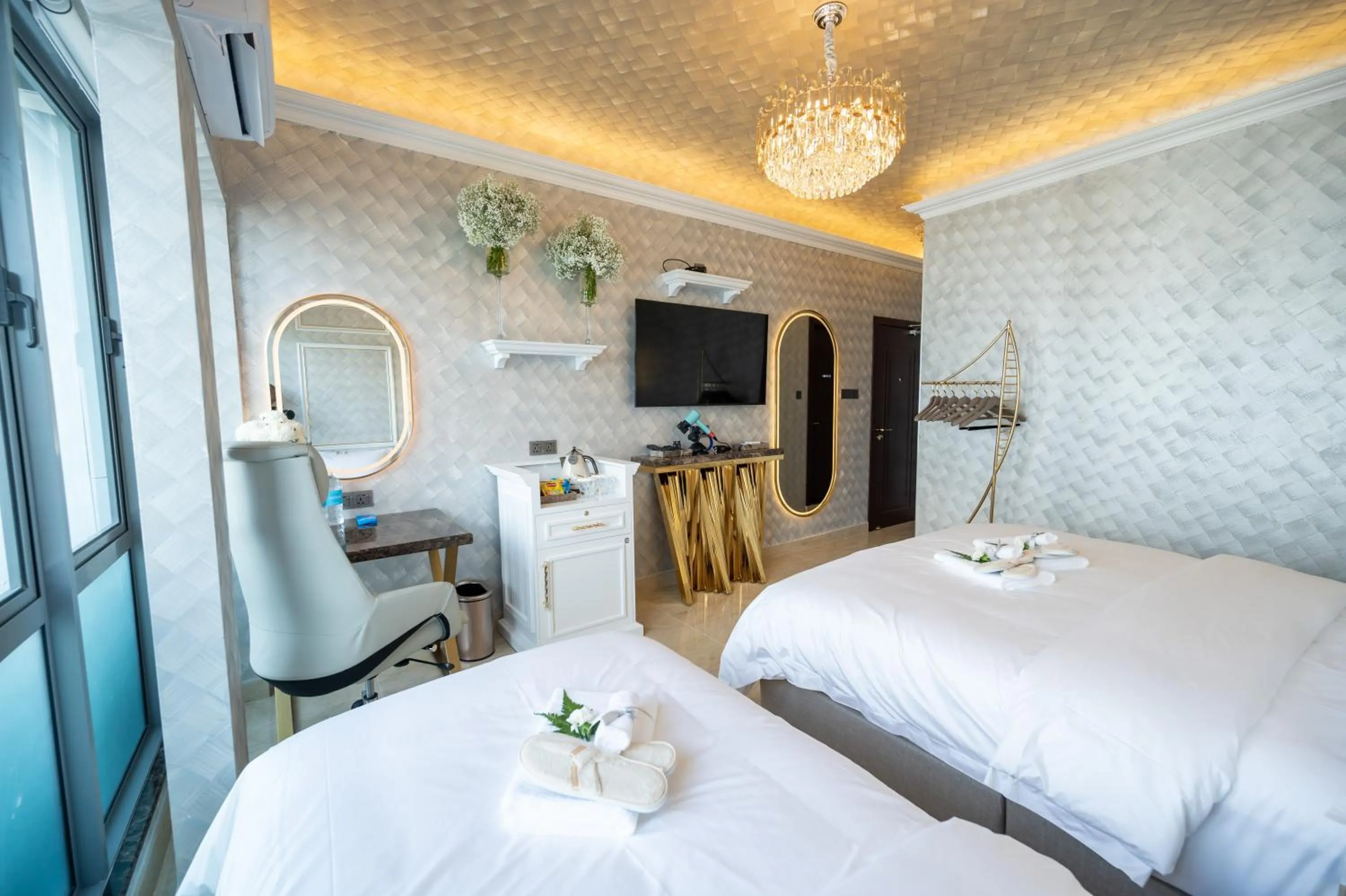 Bedroom, Bed in Ritz Residence, Imago Mall Loft B